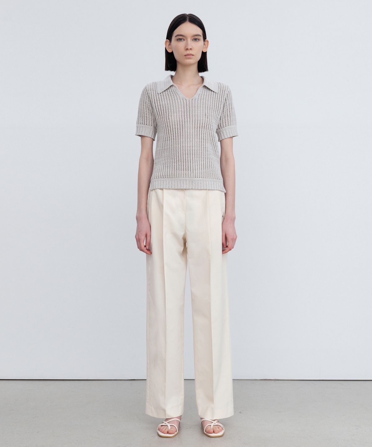 리이(RE RHEE) KNITTED SHORT SLEEVES COLLARED TOP MB