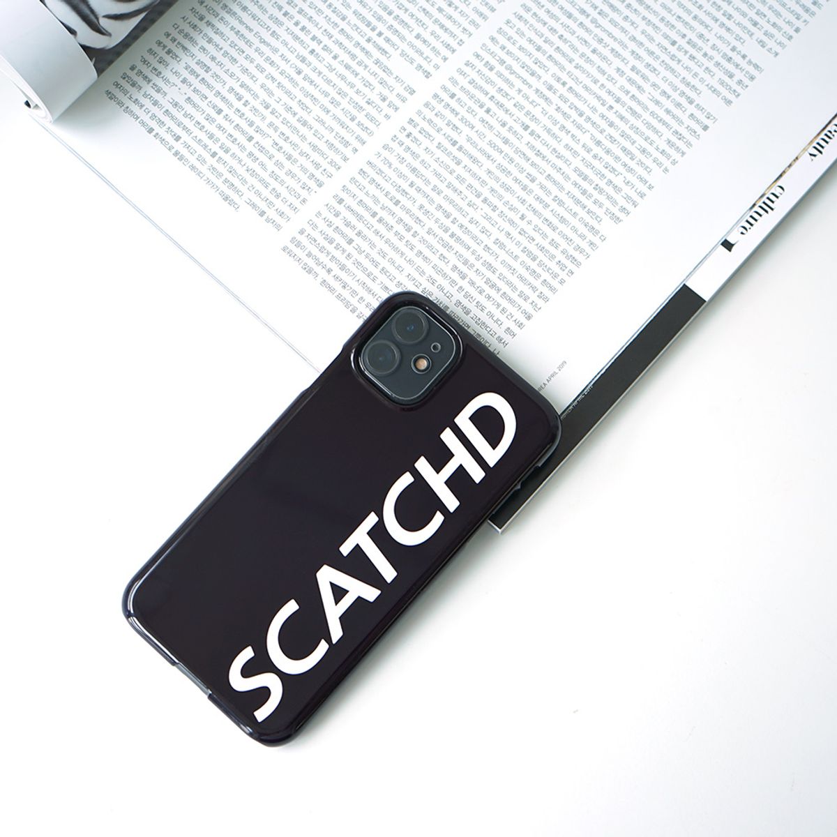 스캐치드(SCATCHD) 로고 블랙 클래식 하드 케이스