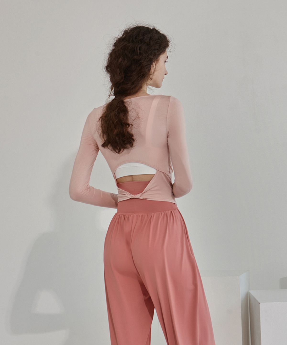 데비웨어(DEVIWEAR) 롤리 스핀백 롱슬리브 DEVI-T0082-살몬핑크