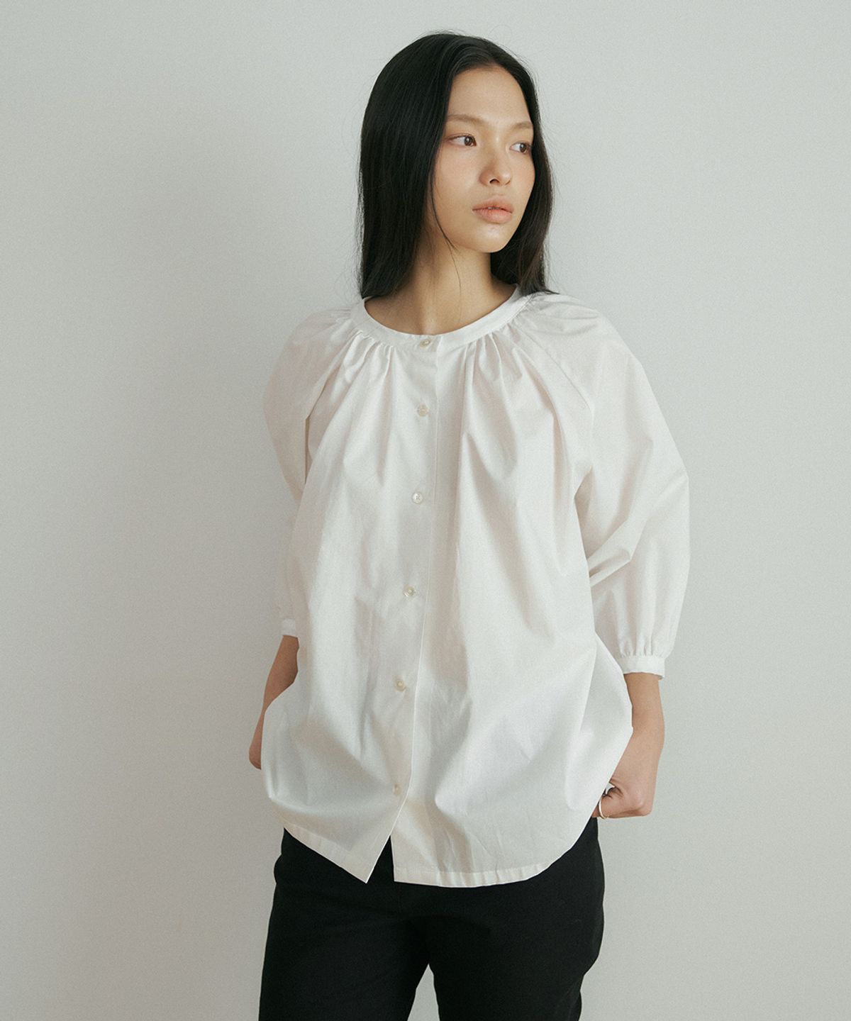 링서울(LINGSEOUL) two way shirring blouse-ivory