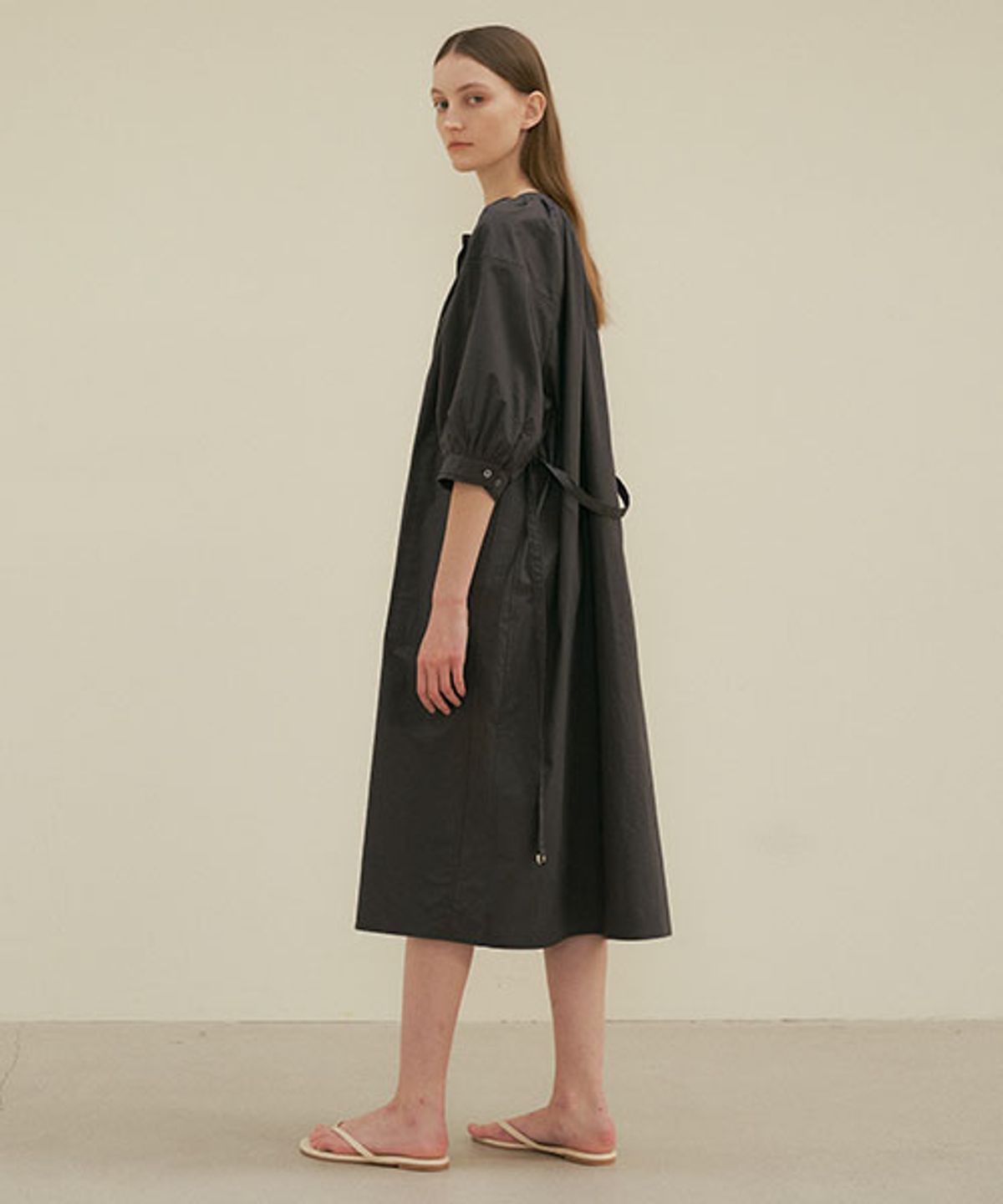 링서울(LINGSEOUL) voluminous shirring dress-charcoal