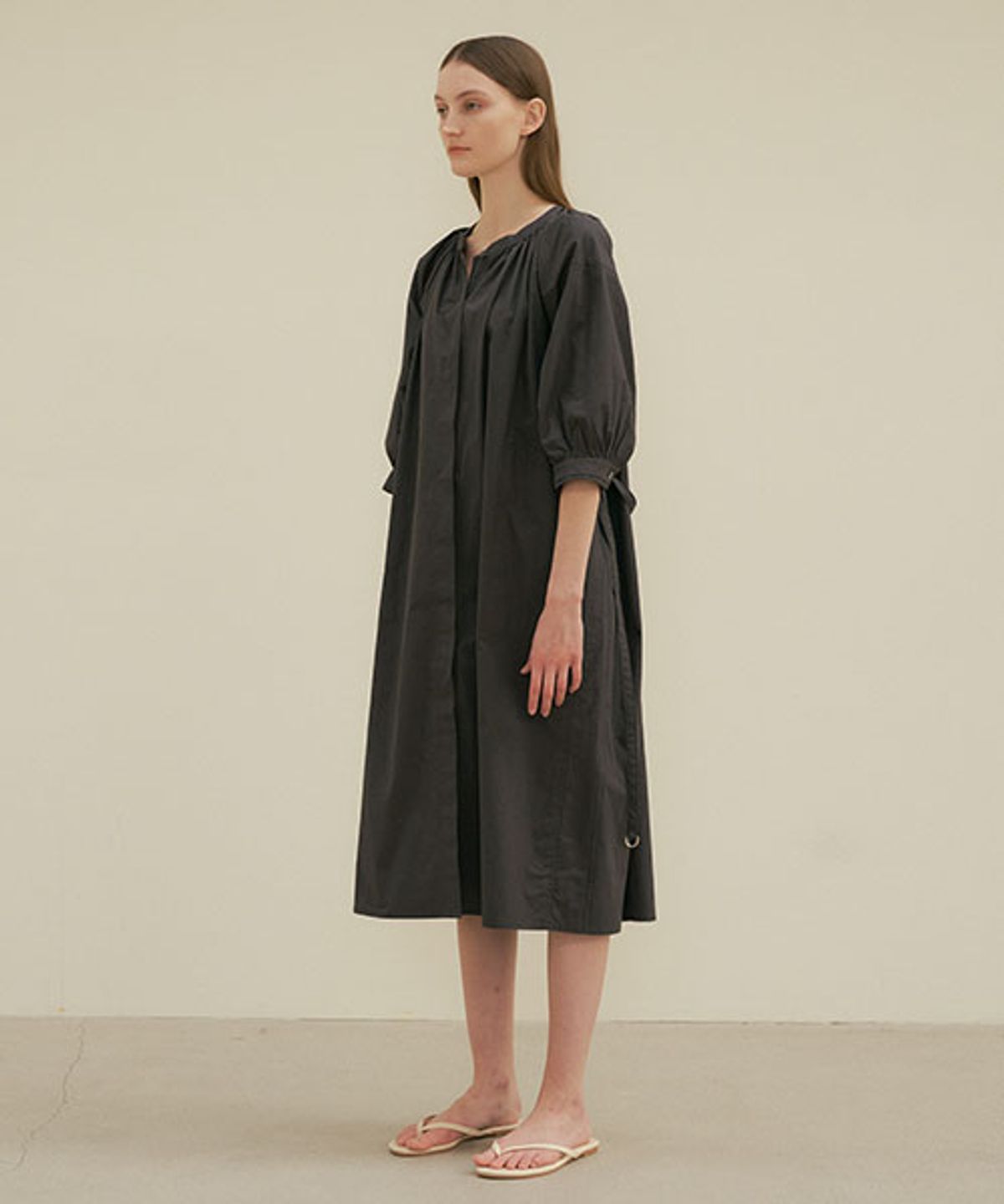 링서울(LINGSEOUL) voluminous shirring dress-charcoal
