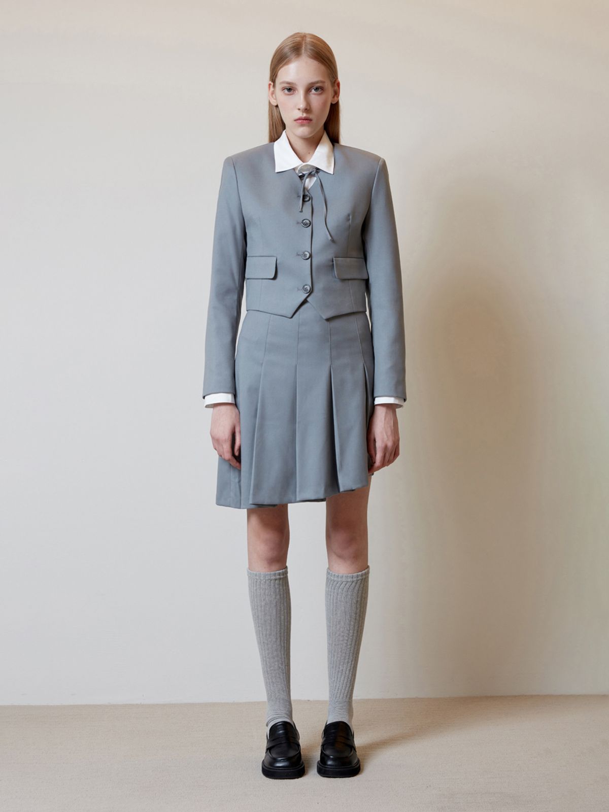 오아이오아이 컬렉션(OIOI COLLECTION) DIAGONAL PLEATS SKIRT [LIGHT GREY]