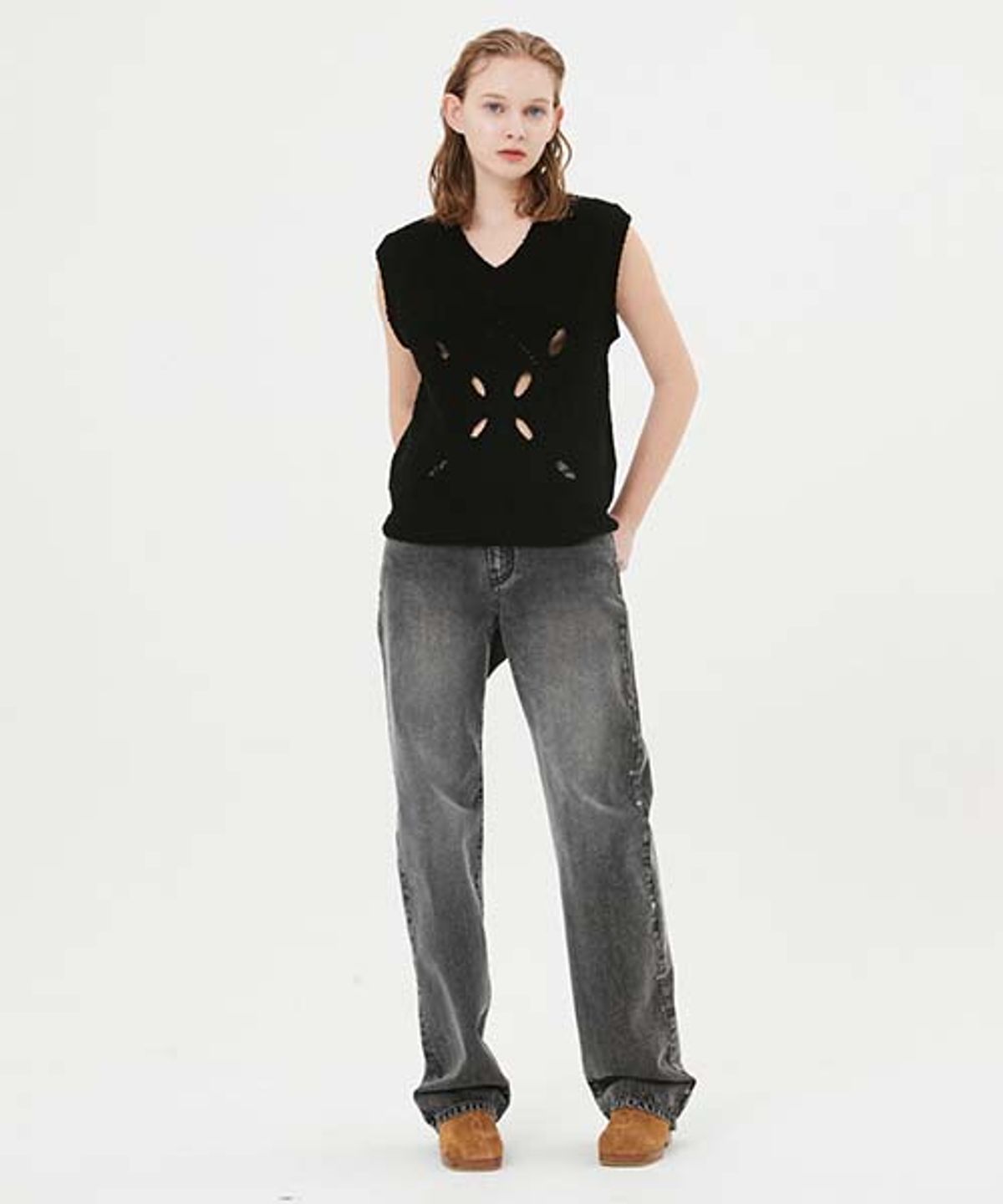 문선(MOONSUN) ESSENTIAL_UNISEX Eclipse Argyle Hole Knit Vest [Black]