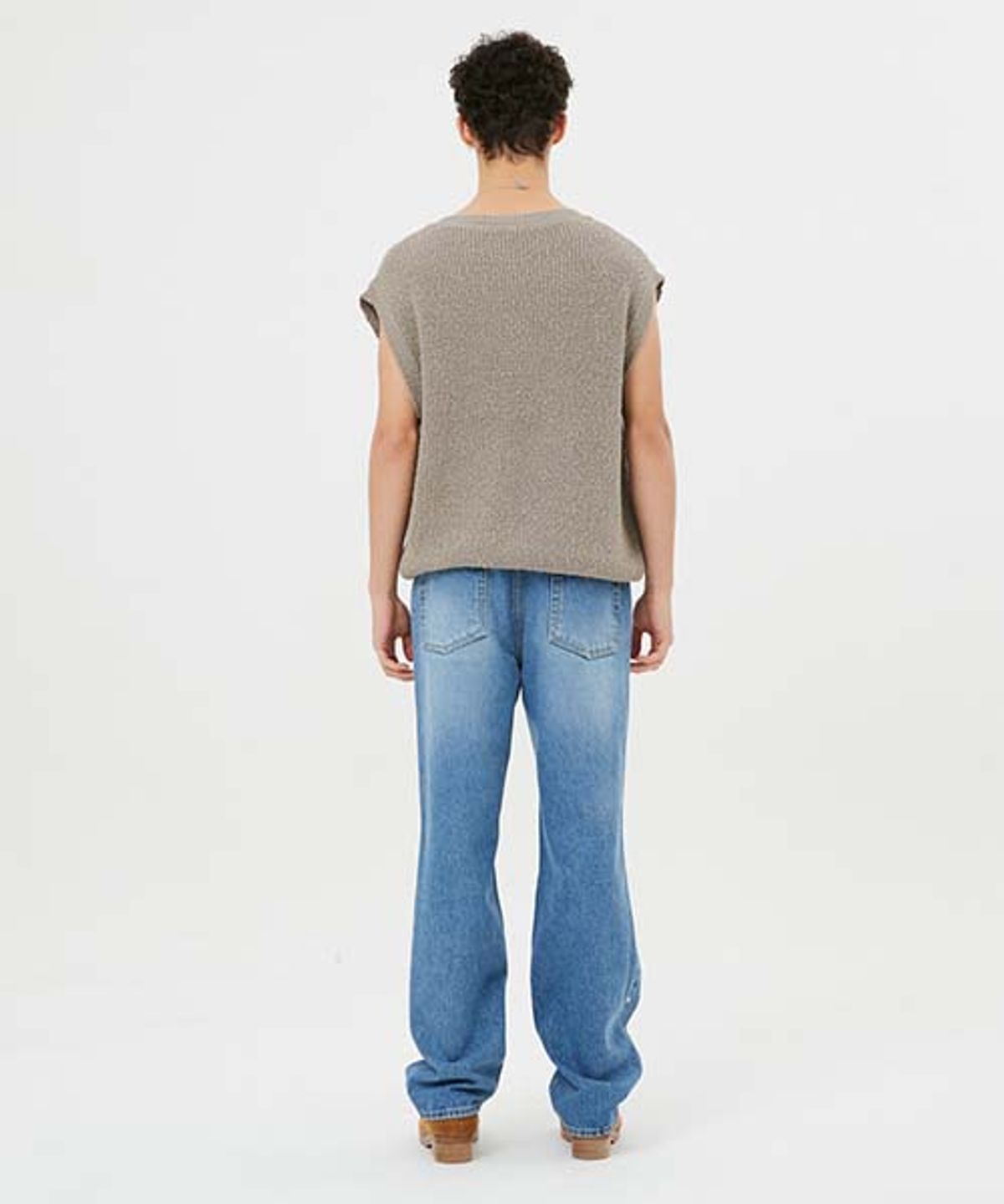 문선(MOONSUN) ESSENTIAL_UNISEX Eclipse Argyle Hole Knit Vest [Mocha Beige]