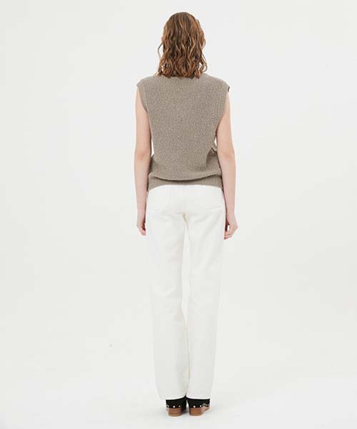 문선(MOONSUN) ESSENTIAL_UNISEX Eclipse Argyle Hole Knit Vest [Mocha Beige]