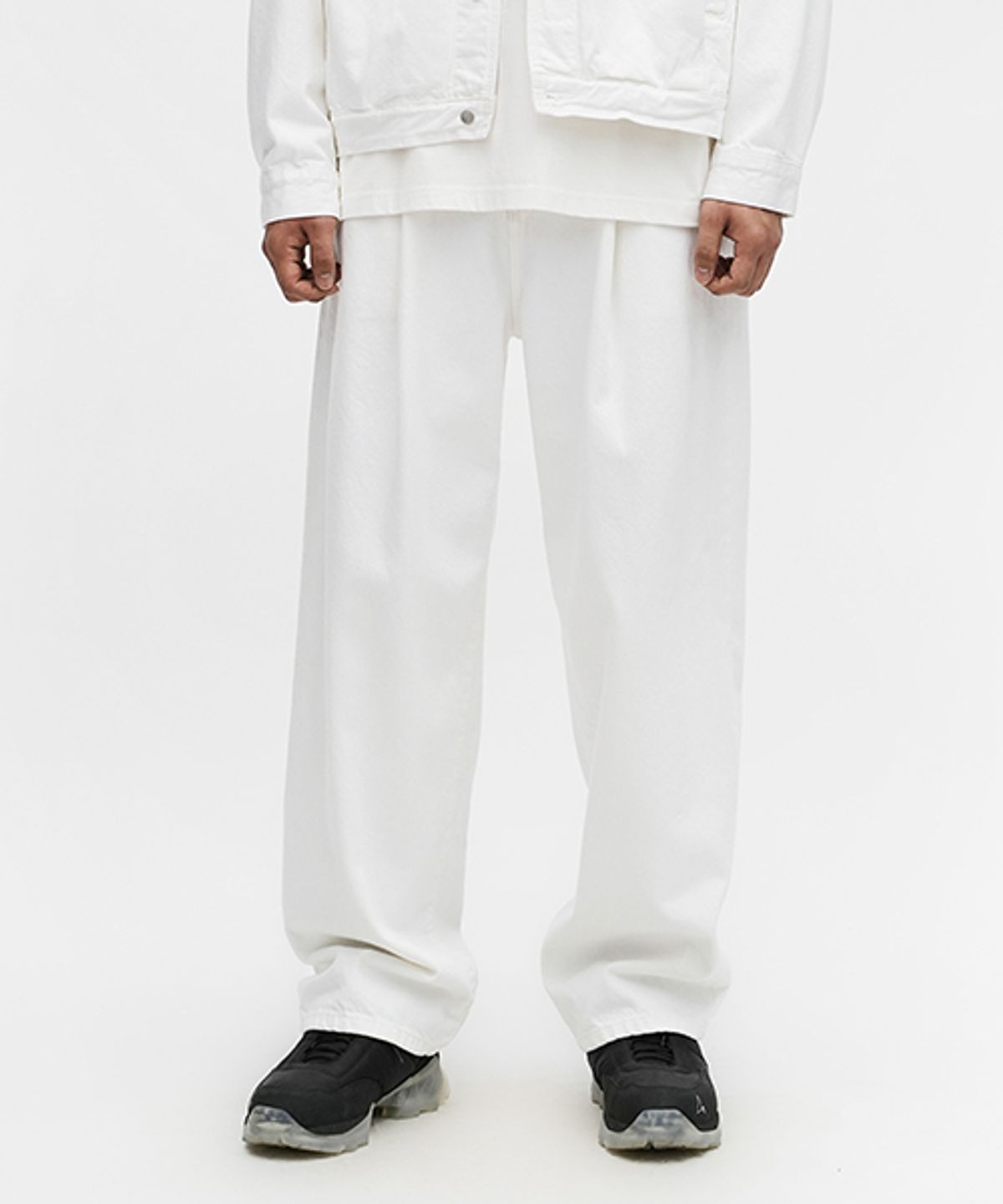 에러스익셉티드(ERRORS EXCEPTED) WT034 플리츠 테이퍼드 데님팬츠 (White)