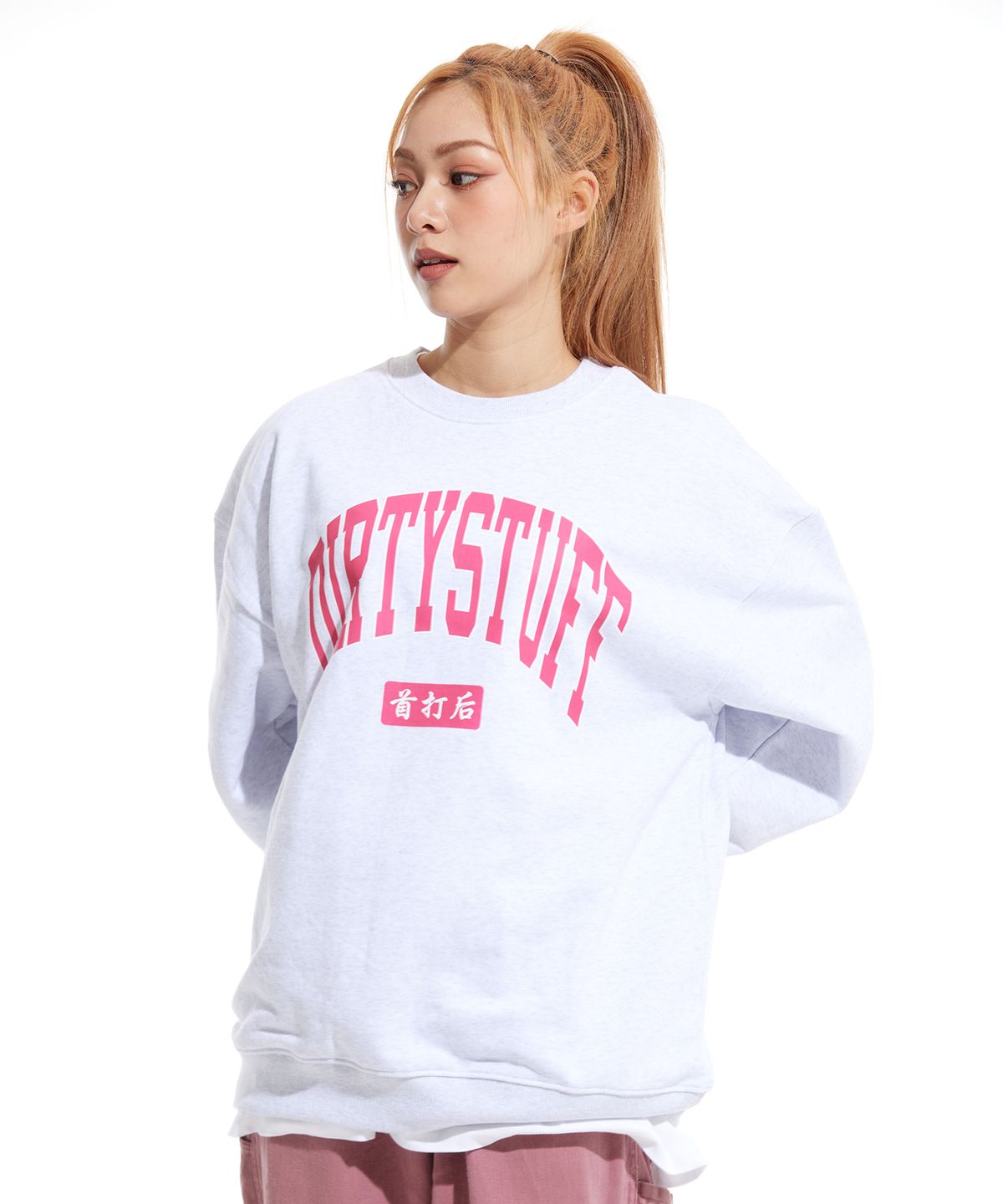 스터프(STUFF) 디에스 로고 맨투맨 라이트 그레이