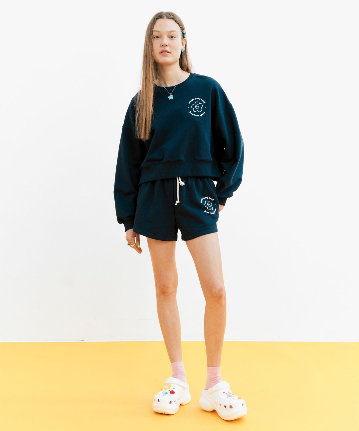 준준스페이스(JUNEJUNE SPACE) Flower Crop Sweat shirts_Navy(플라워 크롭 스웻셔츠-네이비)