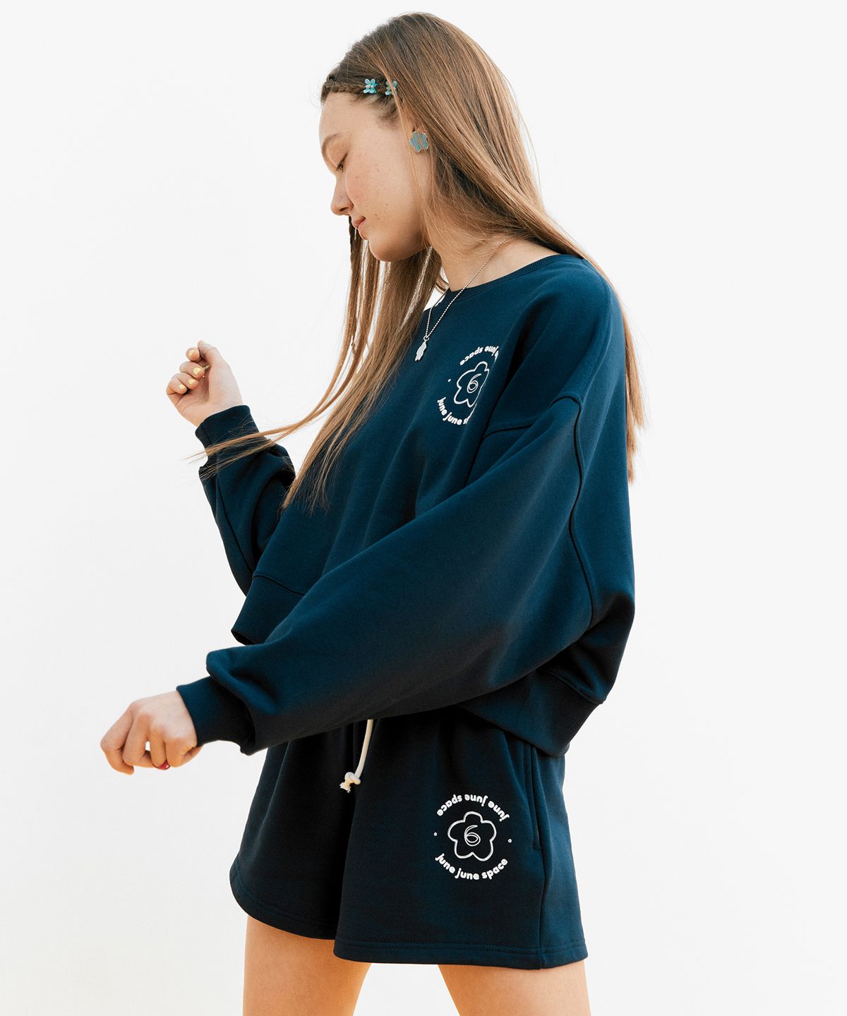 준준스페이스(JUNEJUNE SPACE) Flower Crop Sweat shirts_Navy(플라워 크롭 스웻셔츠-네이비)
