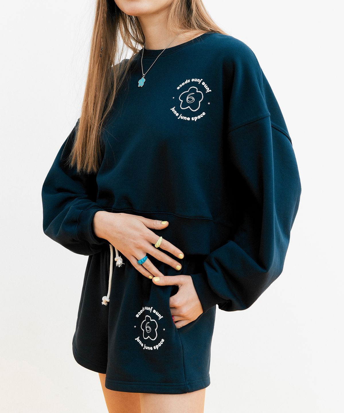 준준스페이스(JUNEJUNE SPACE) Flower Crop Sweat shirts_Navy(플라워 크롭 스웻셔츠-네이비)