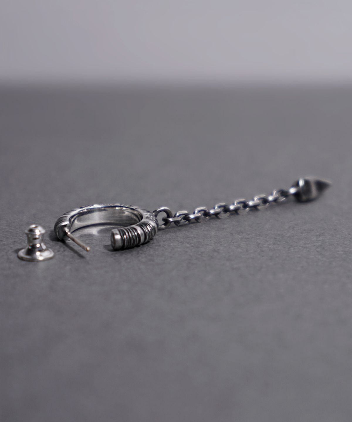 갓제이크(GODJAKE) [DEVOURED] CHAIN ST HOOP EARRING