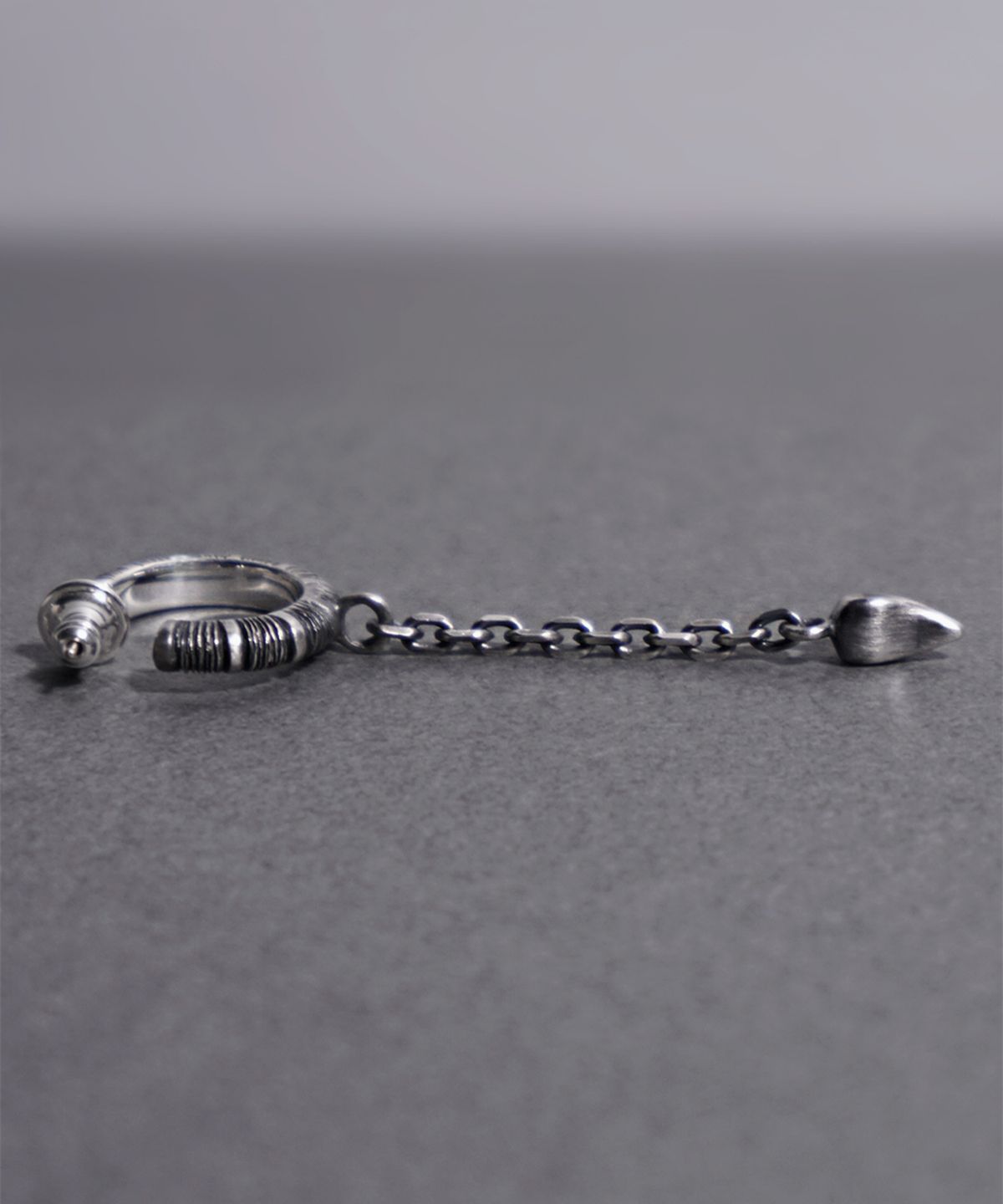 갓제이크(GODJAKE) [DEVOURED] CHAIN ST HOOP EARRING