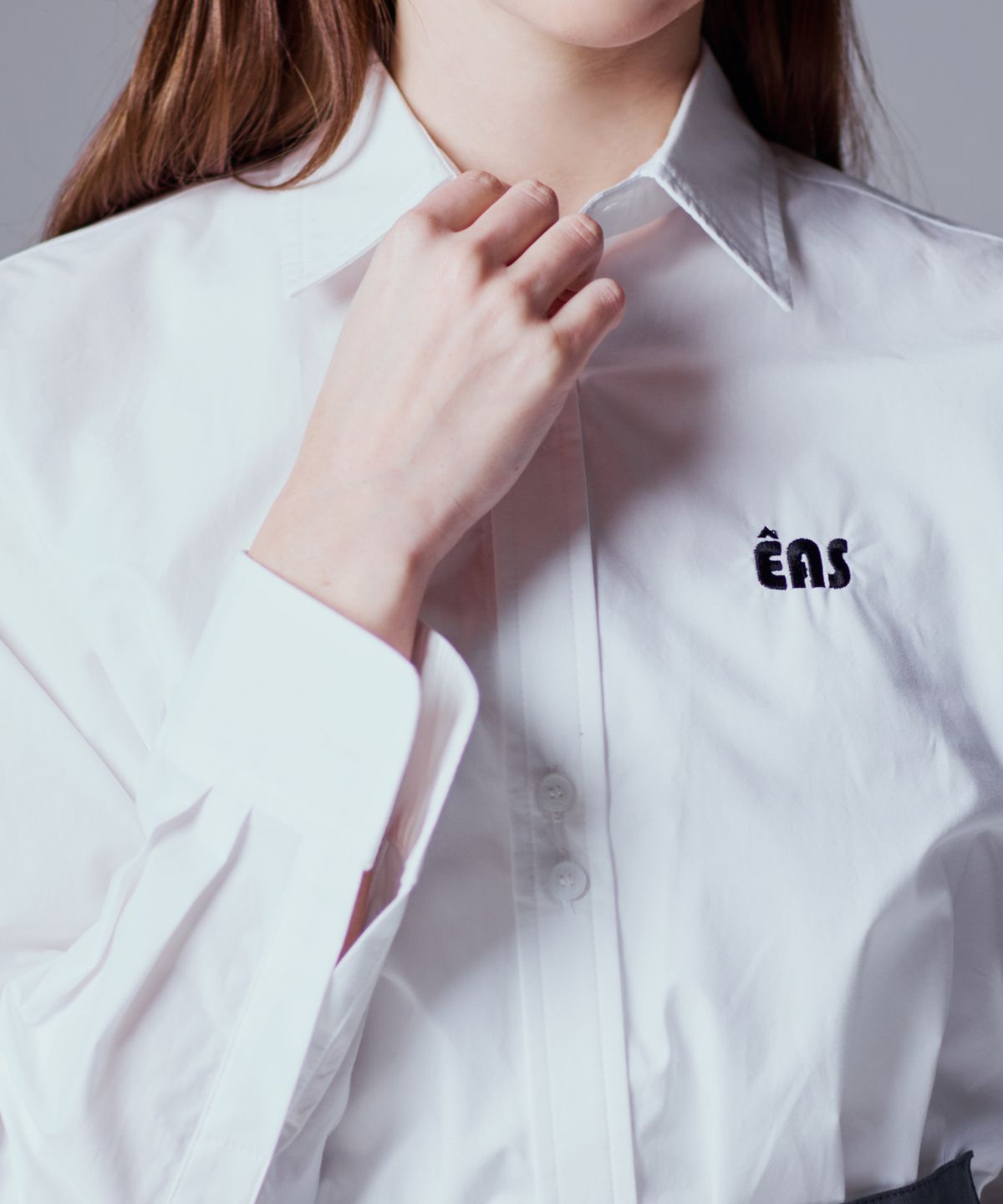 에트오소메(ETRE AU SOMMET) EAS 로고 셔츠 (화이트)