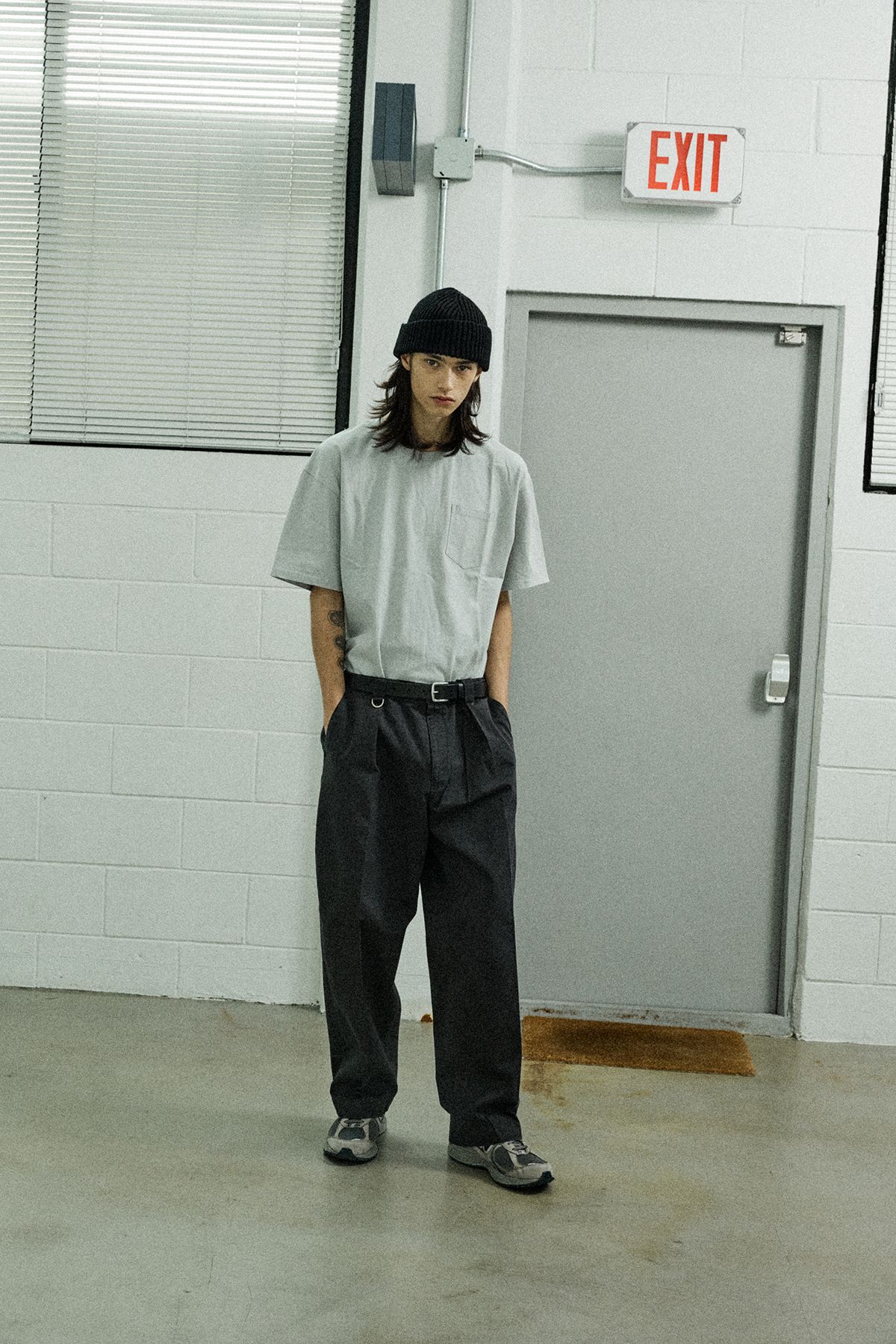 르라레(LELALES) 써클 자수 체인 포켓티 -블루그레이