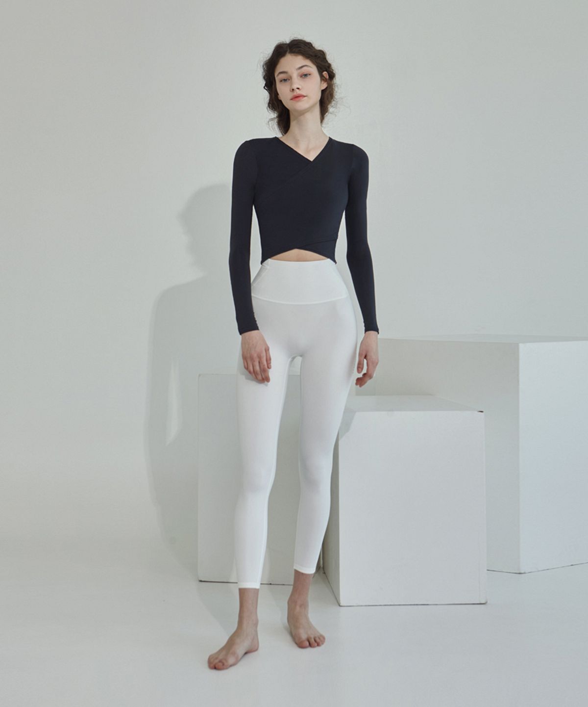 데비웨어(DEVIWEAR) 밴디드 랩 크롭티 DEVI-T0081-에쉬네이비