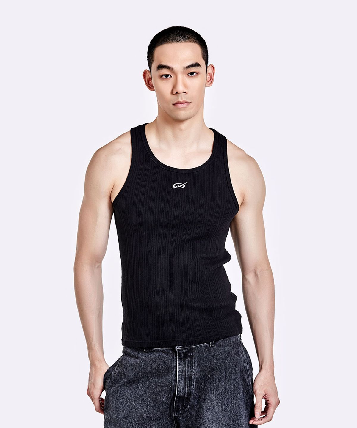 51퍼센트(51PERCENT) Irregular logo embroidery logo sleeveless - Black