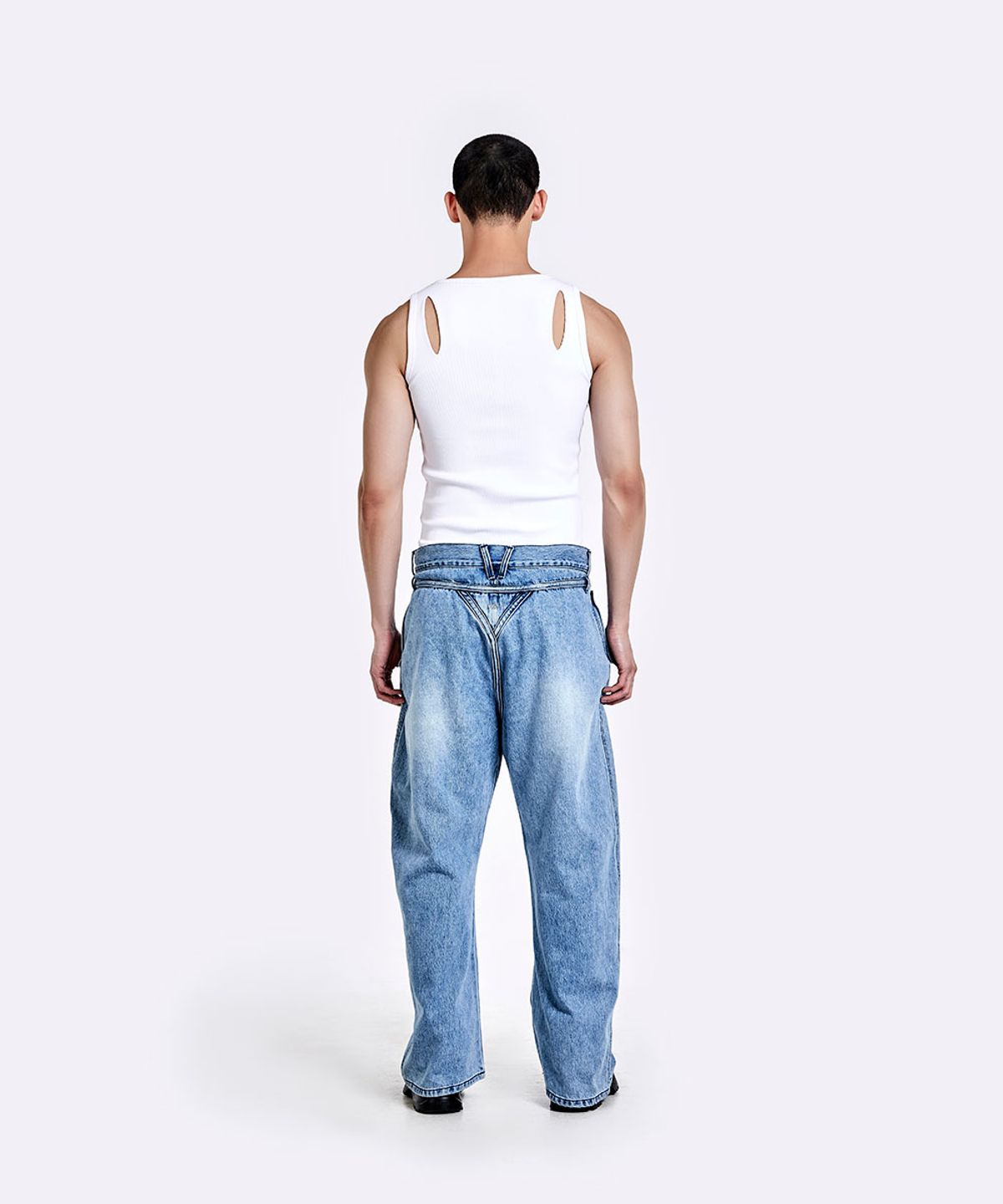 51퍼센트(51PERCENT) Devils laugh sleeveless - White