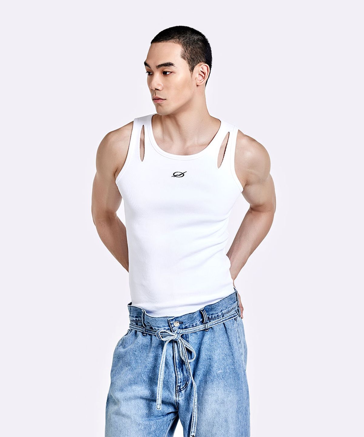 51퍼센트(51PERCENT) Devils laugh sleeveless - White