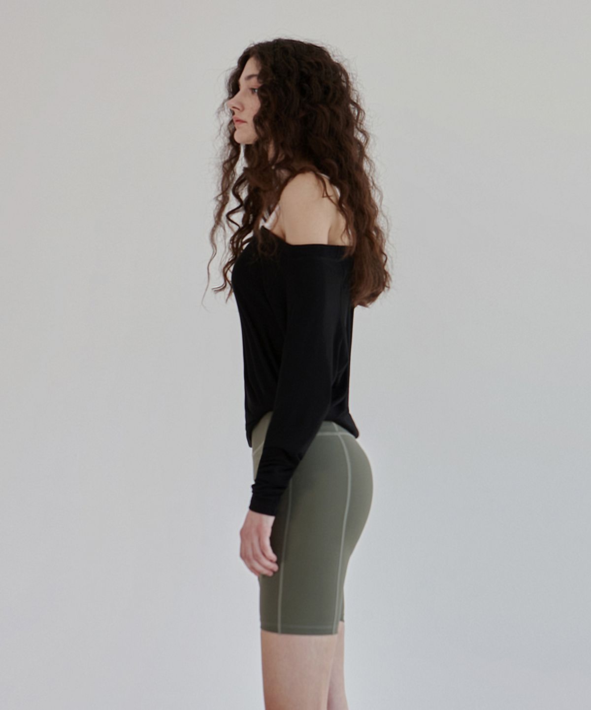 데비웨어(DEVIWEAR) 소프트 보트넥 슬릿 커버업 DEVI-T0079-블랙