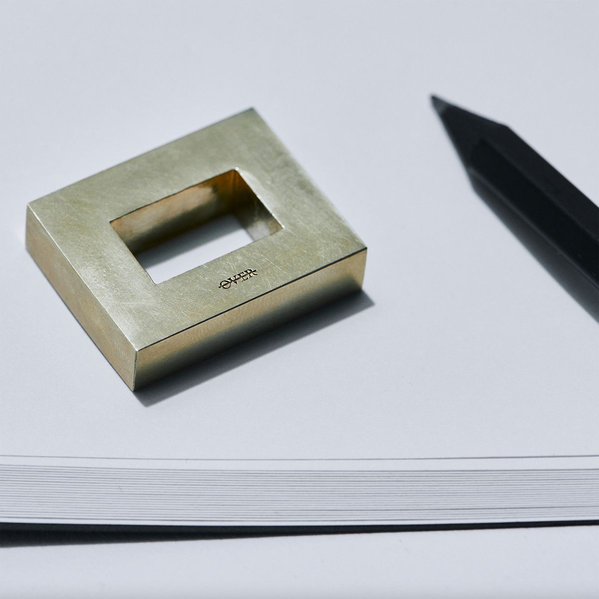 오버더라인(OVER THE LINE) Bold line  Paper Weight