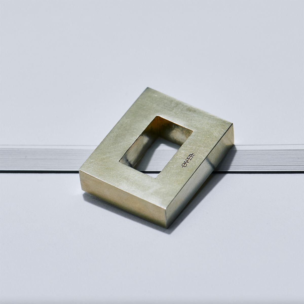 오버더라인(OVER THE LINE) Bold line  Paper Weight