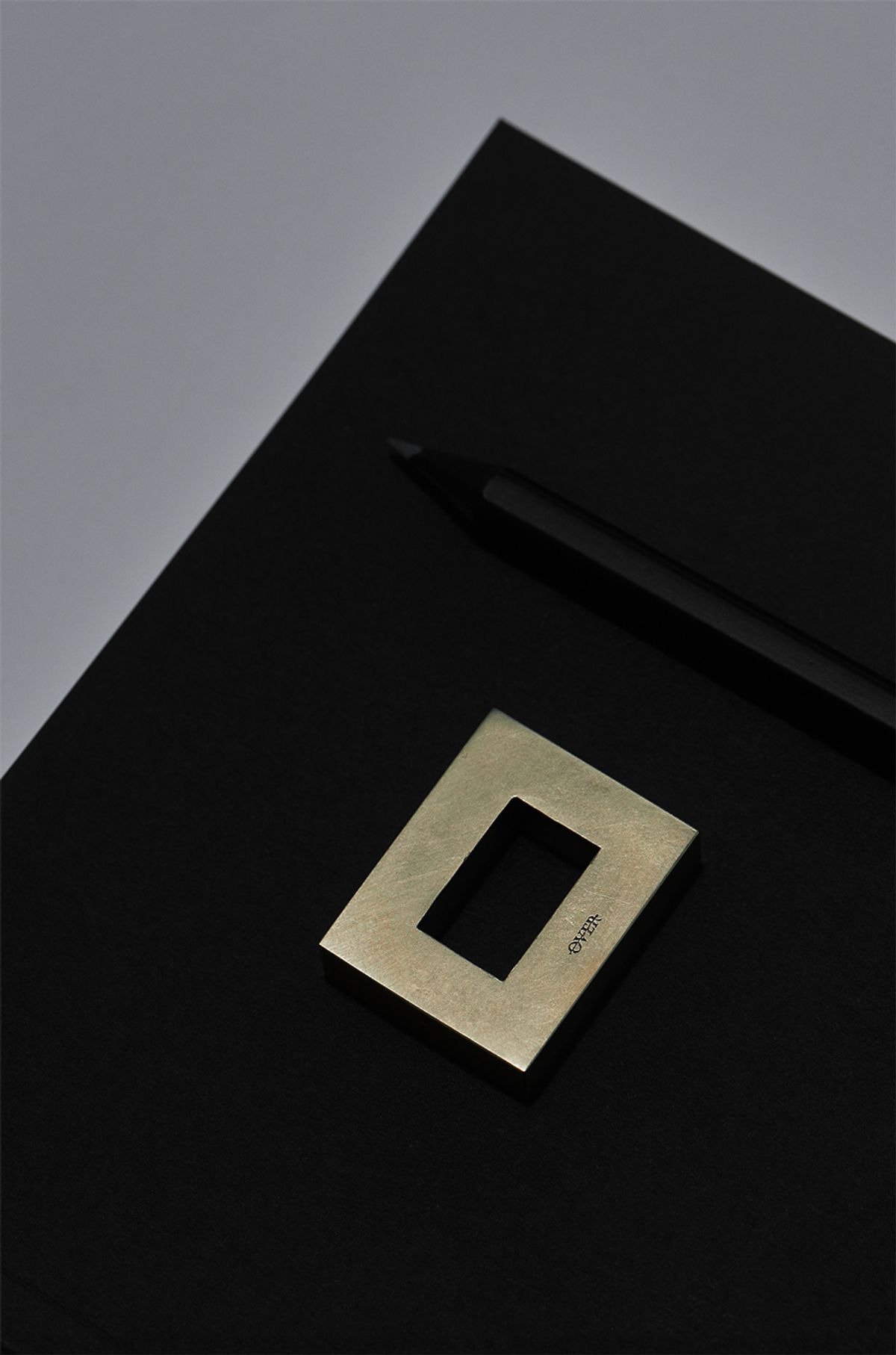 오버더라인(OVER THE LINE) Bold line  Paper Weight