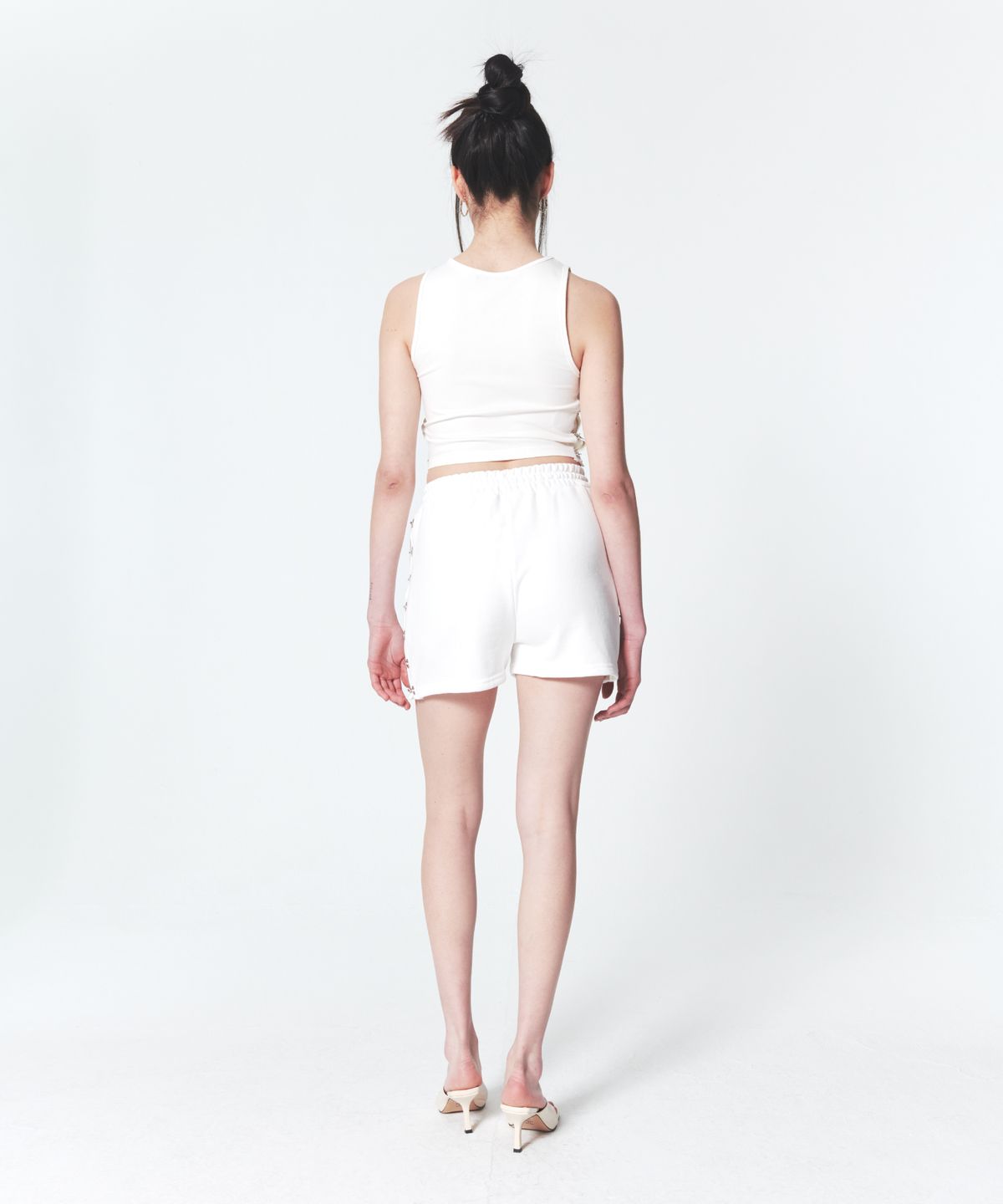 인프랩(INPREP) Hook N Eye Tank Top White