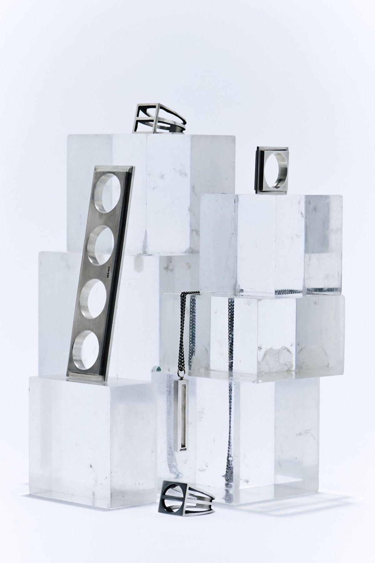 오버더라인(OVER THE LINE) Bold line Bar Pendant