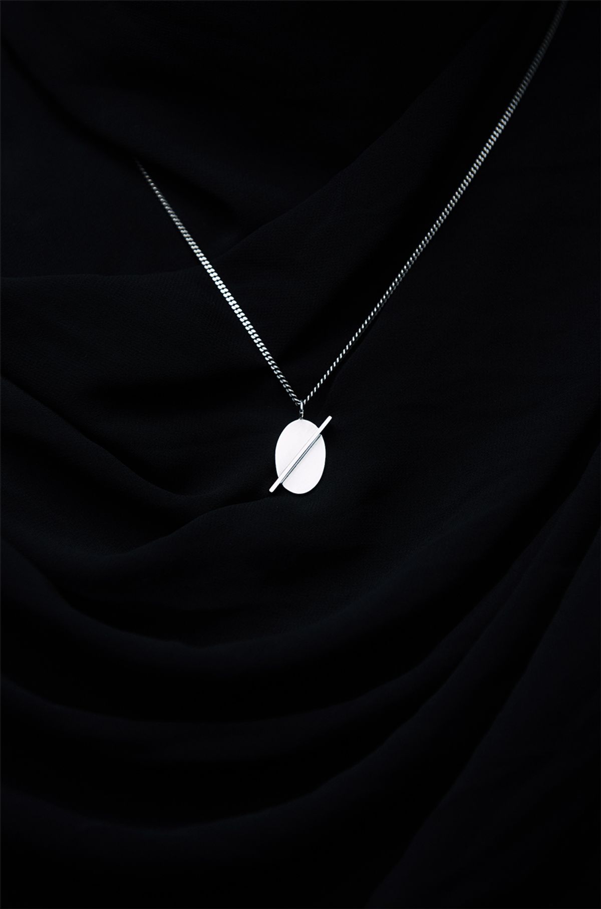오버더라인(OVER THE LINE) Bold line Solid Oval Pendant