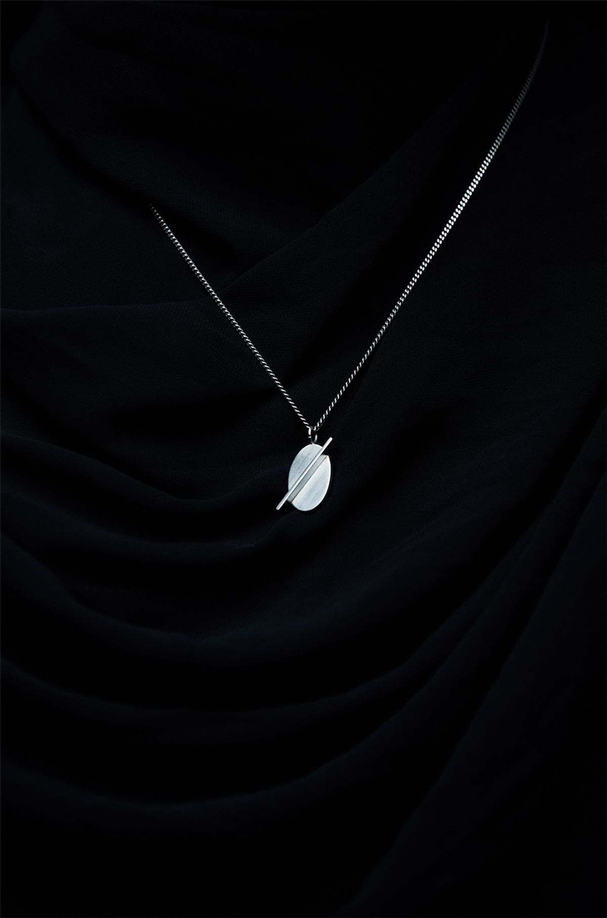 오버더라인(OVER THE LINE) Bold line Solid Oval Pendant