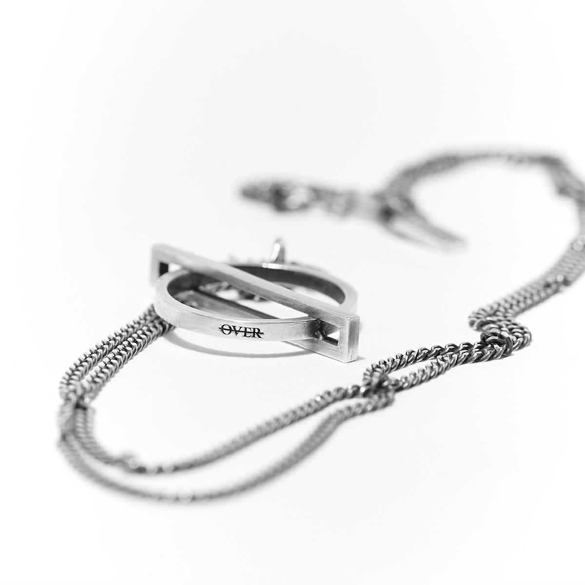 오버더라인(OVER THE LINE) Bold line Circle Pendant