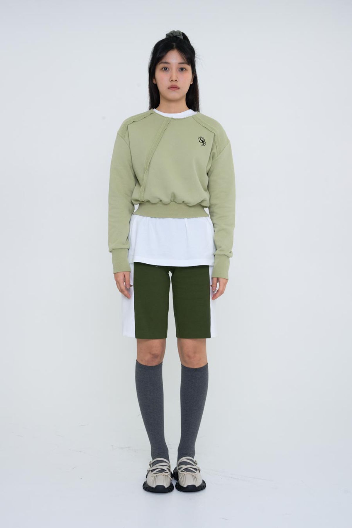 쎄이연(SAYYEON) 로우엣지 디테일 로고 스웨트셔츠 아보카도 그린
