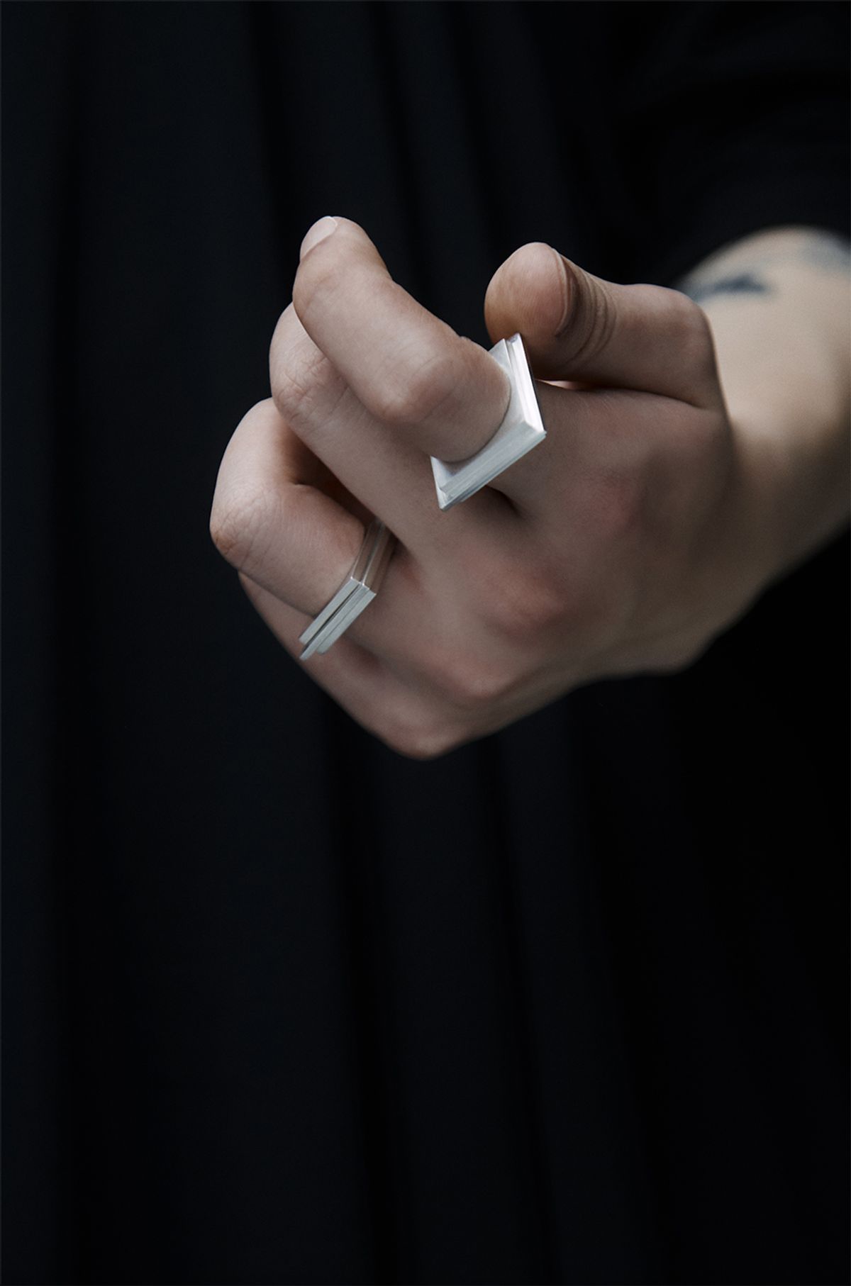오버더라인(OVER THE LINE) Bold line Solid Square Ring