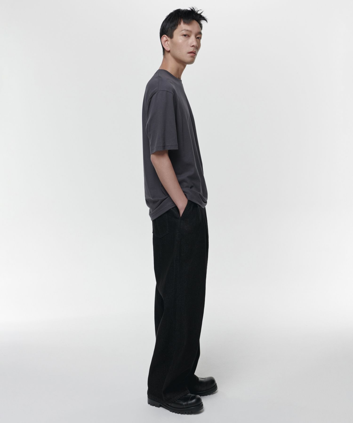 MUSINSA | MUSINSA STANDARD Two Tuck Wide Denim Pants [Low Black]