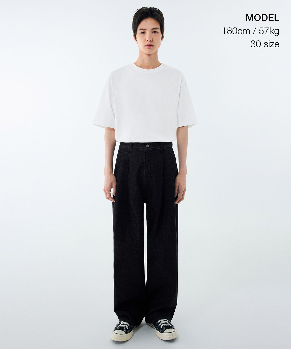 무신사 스탠다드(MUSINSA STANDARD) 투 턱 와이드 데님 팬츠 [로우 블랙]