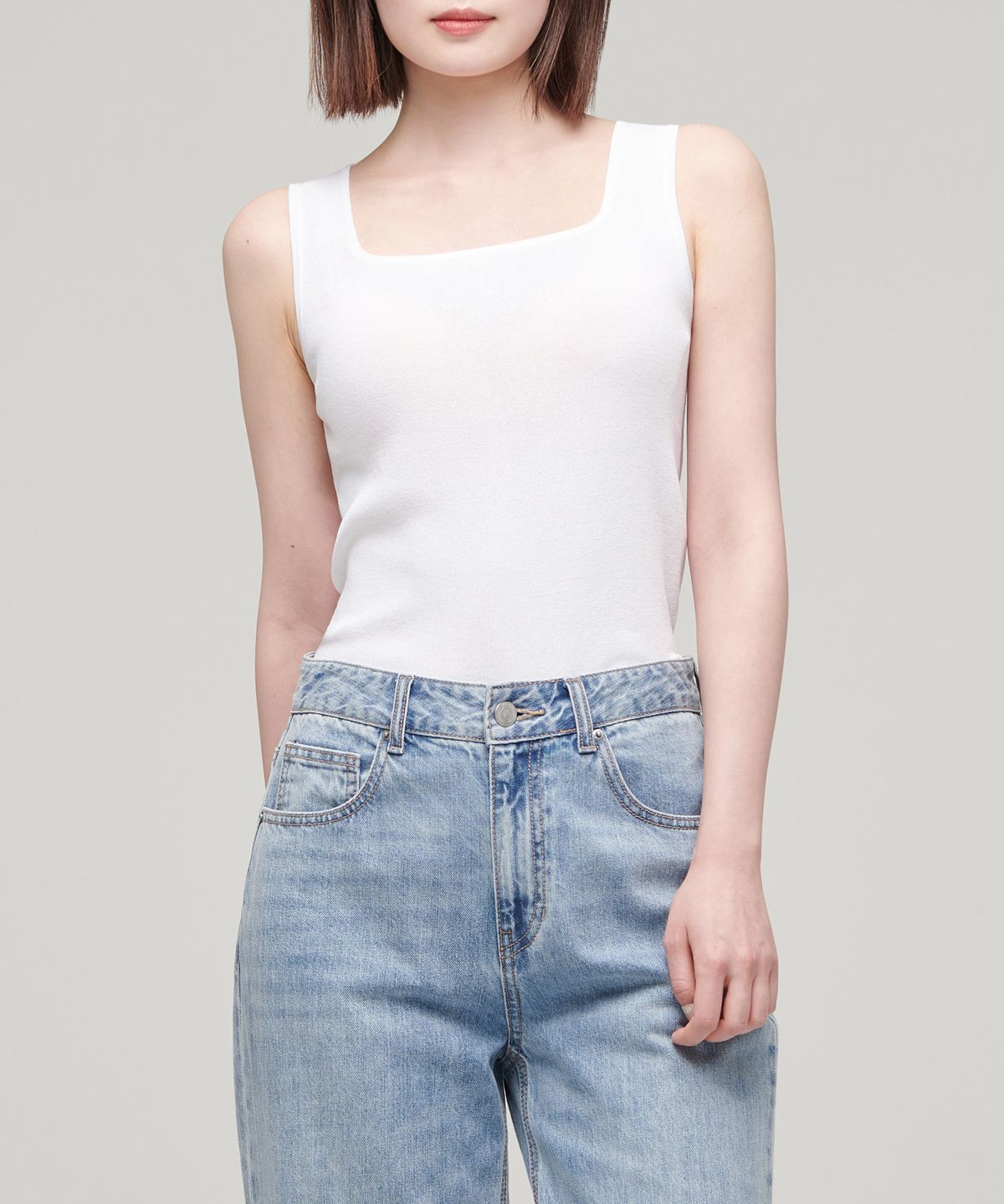무신사 스탠다드 우먼(MUSINSA STANDARD WOMAN) 우먼즈 스퀘어 넥 니트 슬리브리스 탑 [화이트]