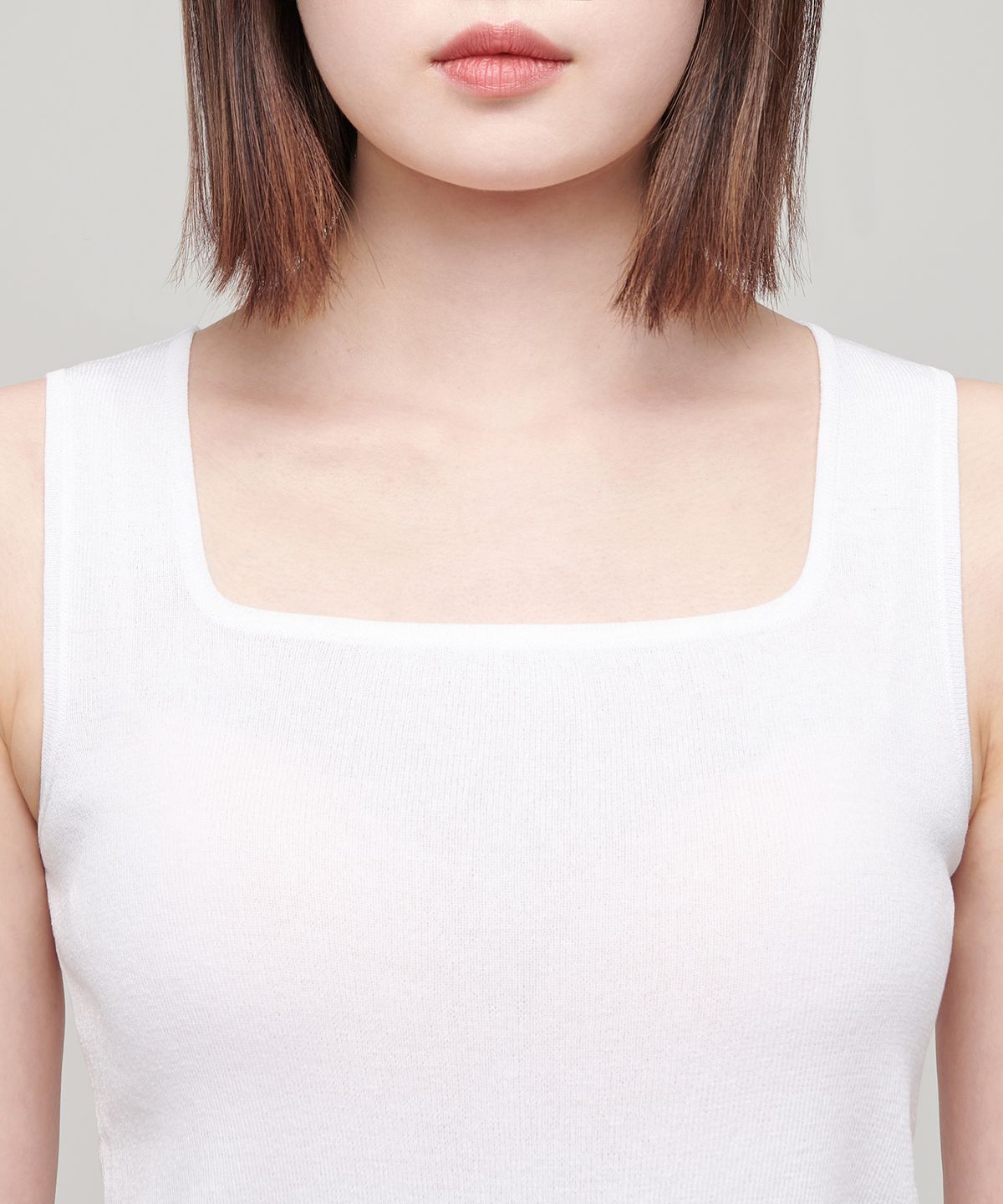 무신사 스탠다드 우먼(MUSINSA STANDARD WOMAN) 우먼즈 스퀘어 넥 니트 슬리브리스 탑 [화이트]