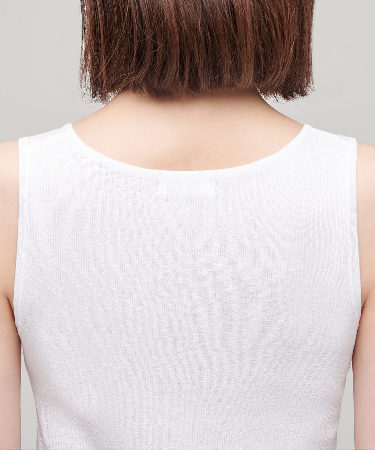 무신사 스탠다드 우먼(MUSINSA STANDARD WOMAN) 우먼즈 스퀘어 넥 니트 슬리브리스 탑 [화이트]