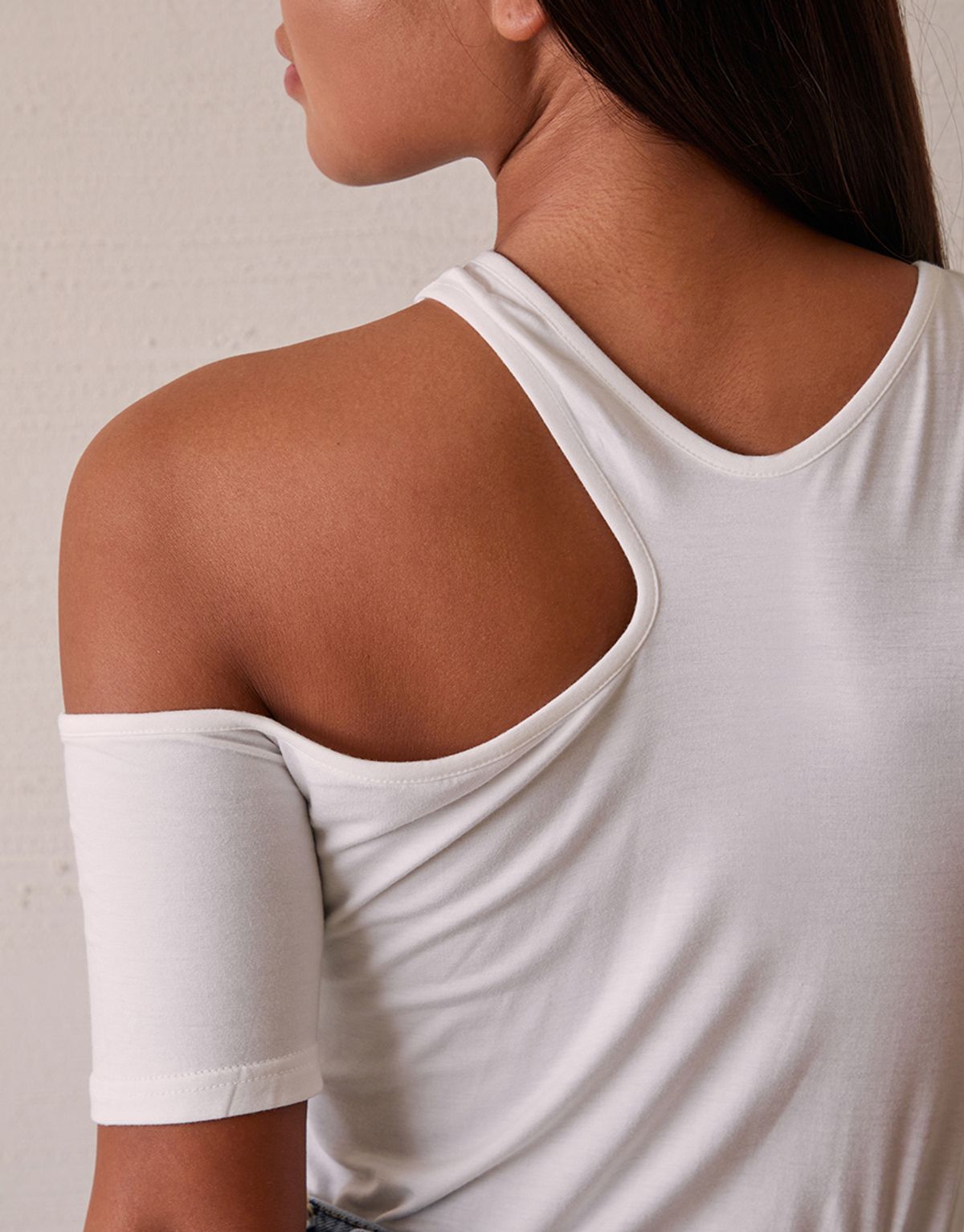 탑걸(TOPGIRL) ASYMMETRIC CUT-OUT SHORT SLEEVE TOP_T216TP119