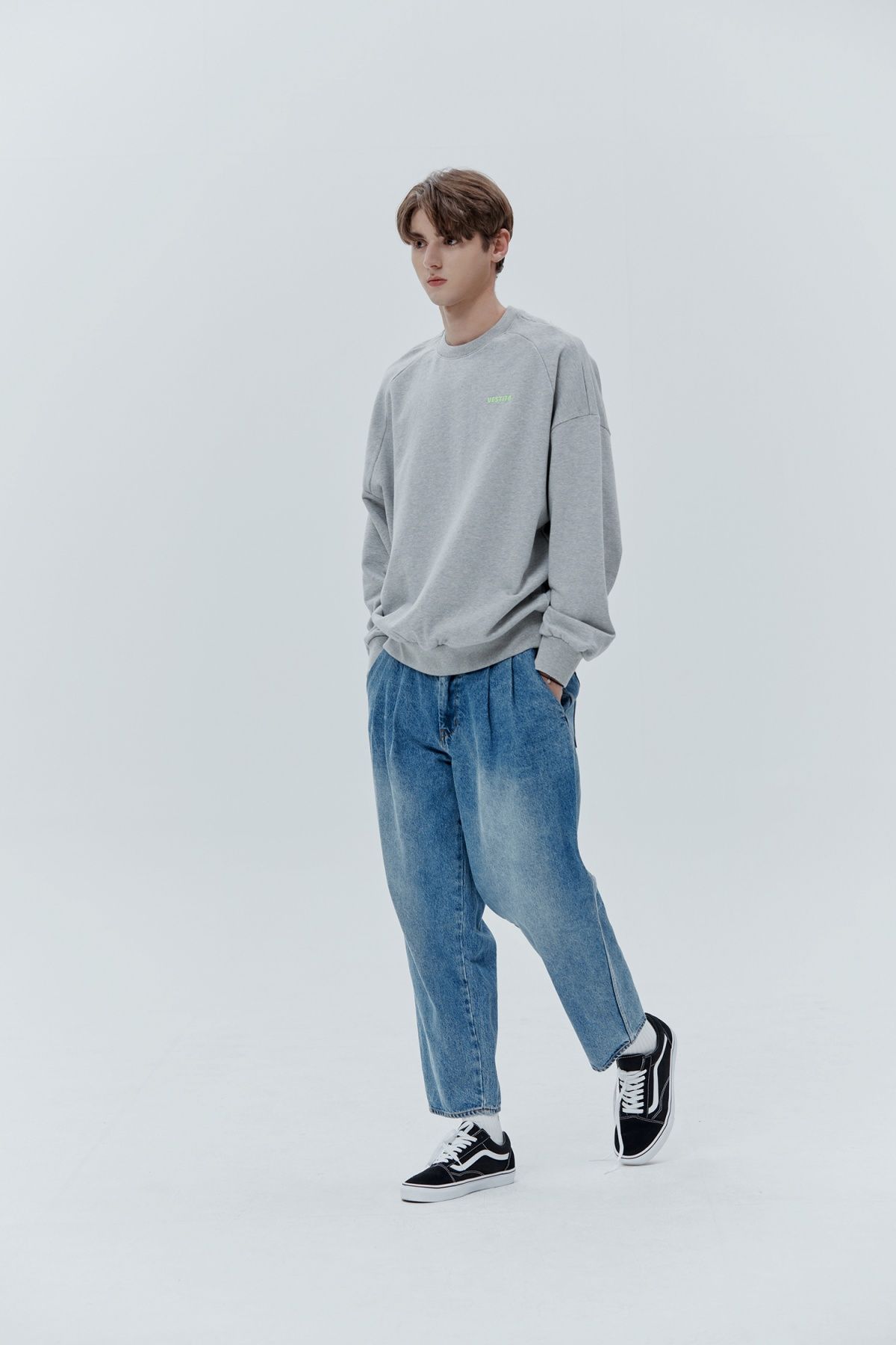 베스띠또(VESTITO) DIETRO LOGO GRANDE(뒷판 레이어 빅 로고 맨투맨)
