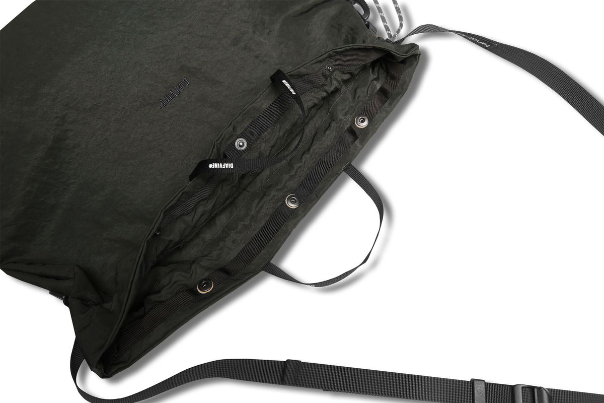 디아프바인(DIAFVINE) DV22STP.668 SLING BAG HEAVY NYLON -Deep Khaki-