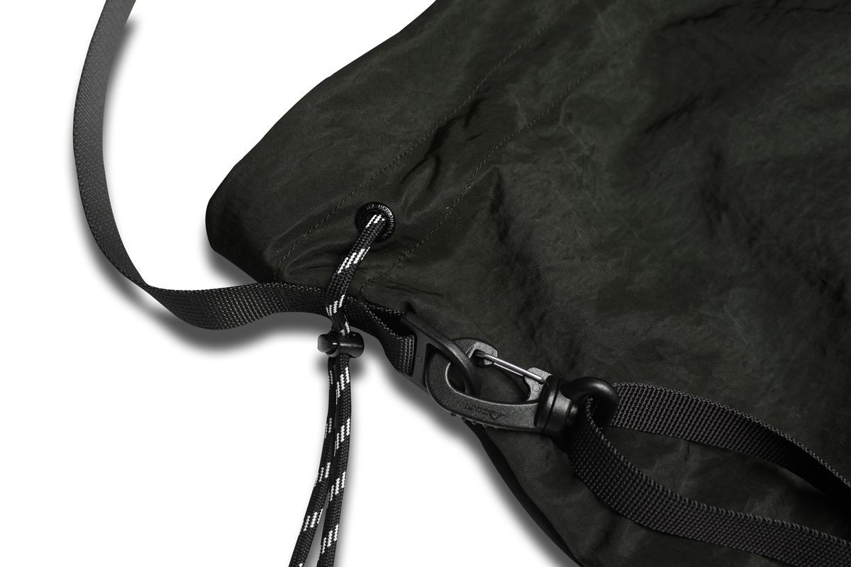 디아프바인(DIAFVINE) DV22STP.668 SLING BAG HEAVY NYLON -Deep Khaki-