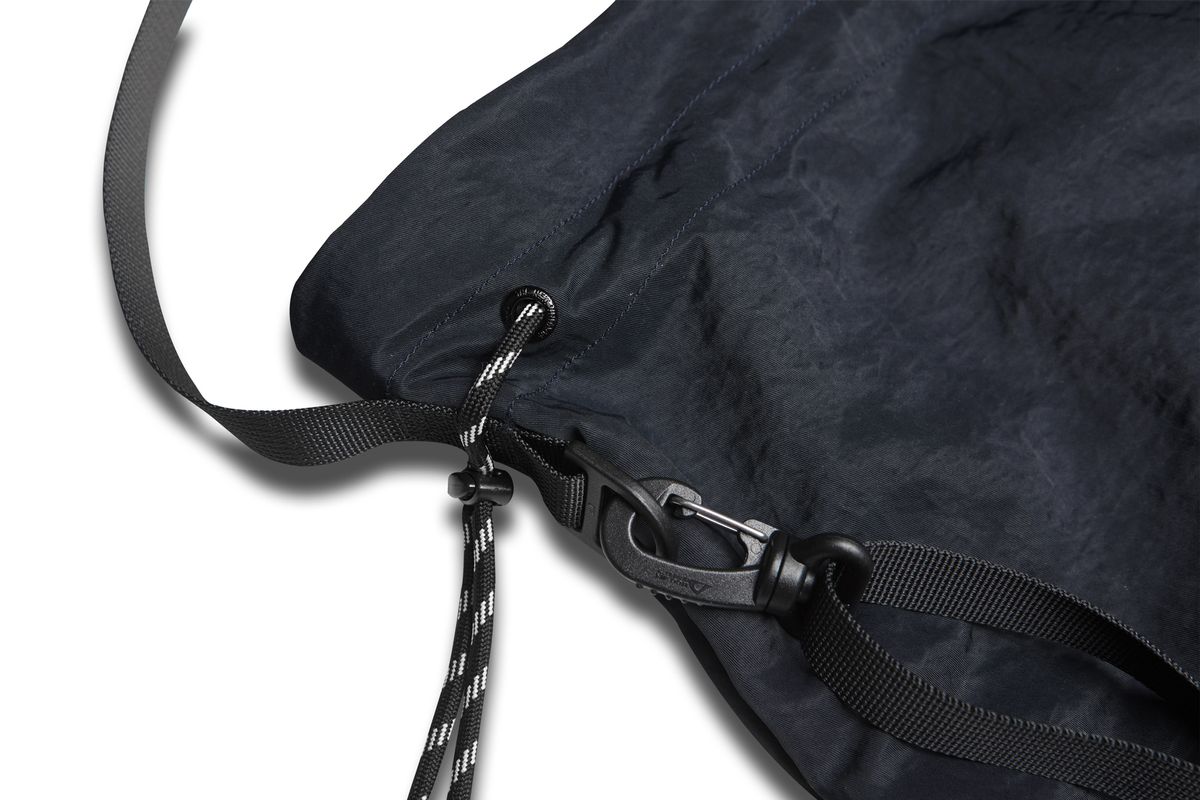 디아프바인(DIAFVINE) DV22STP.668 SLING BAG HEAVY NYLON -Deep Navy-