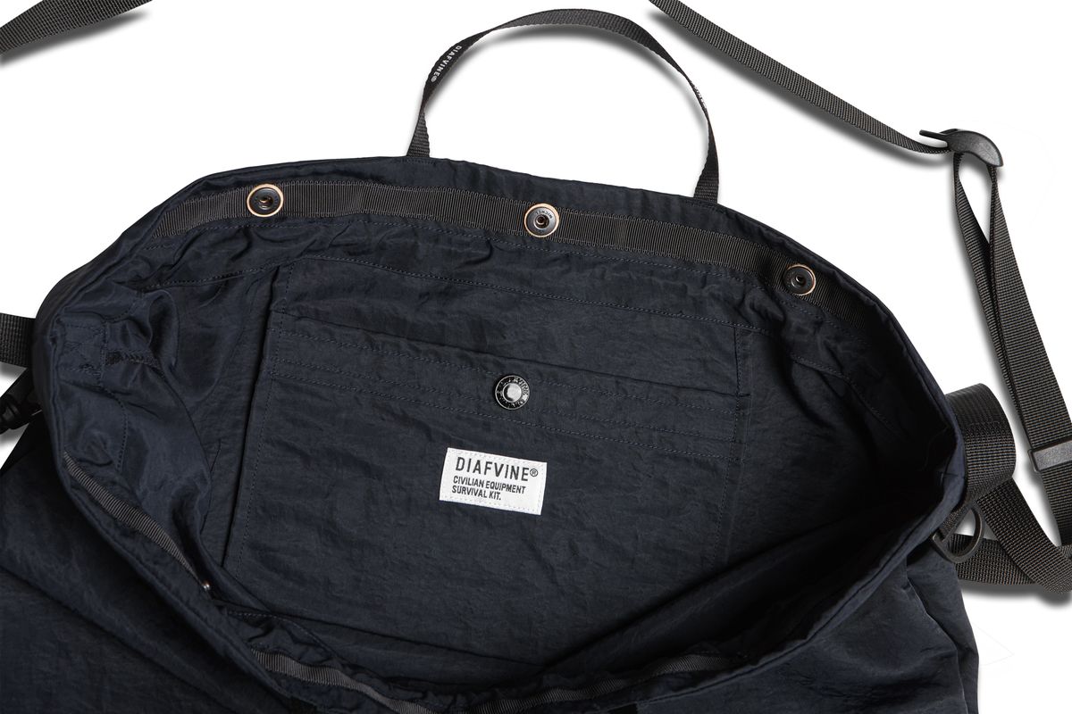 디아프바인(DIAFVINE) DV22STP.668 SLING BAG HEAVY NYLON -Deep Navy-