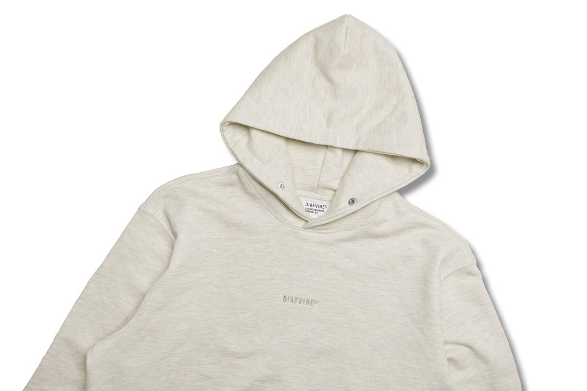 디아프바인(DIAFVINE) DV22STP.665 LOGO EMB COMBED YARN HOODIE -Oatmeal-