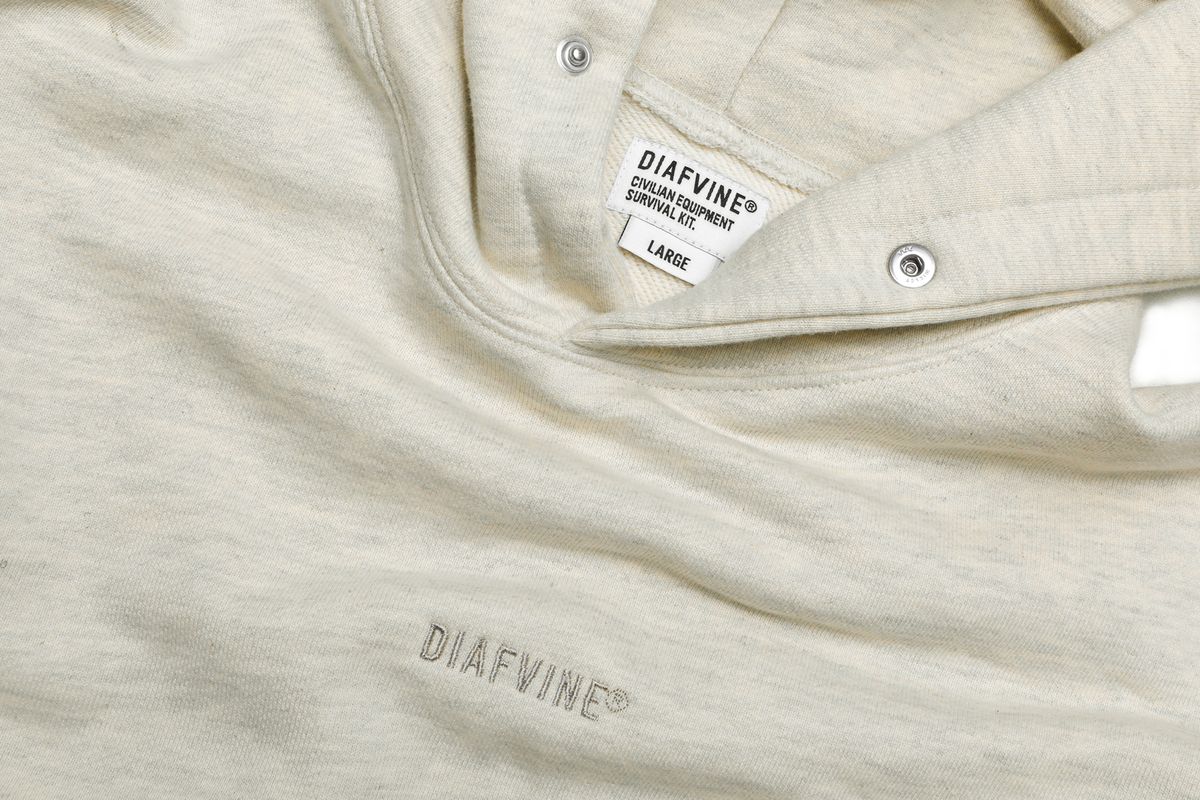 디아프바인(DIAFVINE) DV22STP.665 LOGO EMB COMBED YARN HOODIE -Oatmeal-