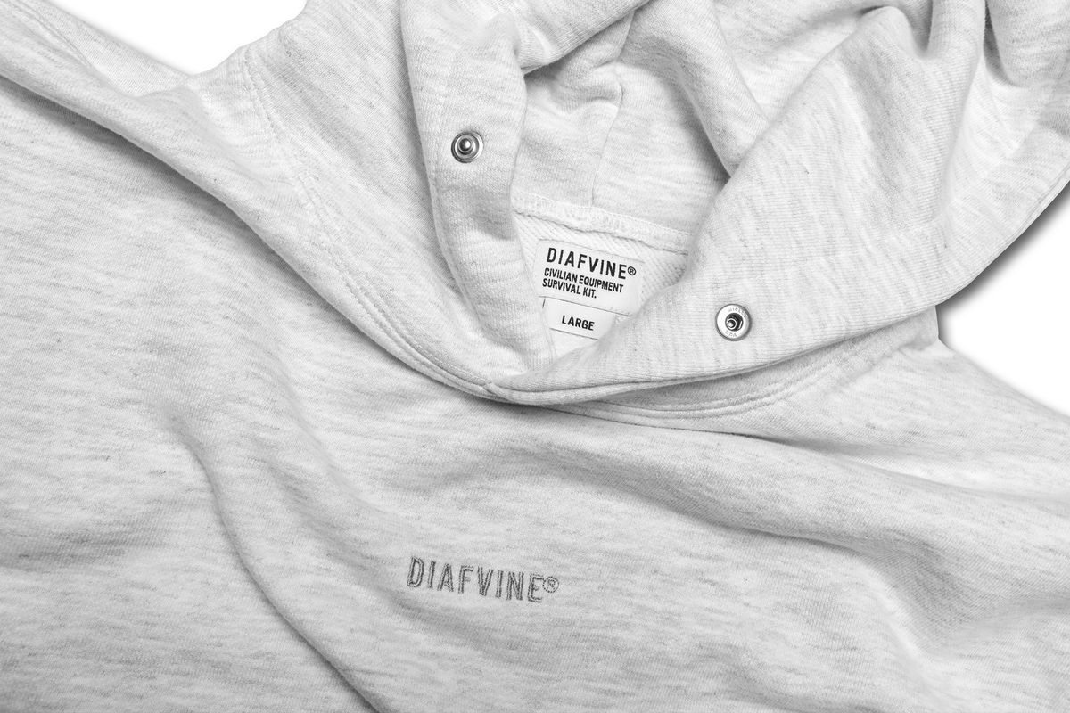 디아프바인(DIAFVINE) DV22STP.665 LOGO EMB COMBED YARN HOODIE -White Oatmeal-