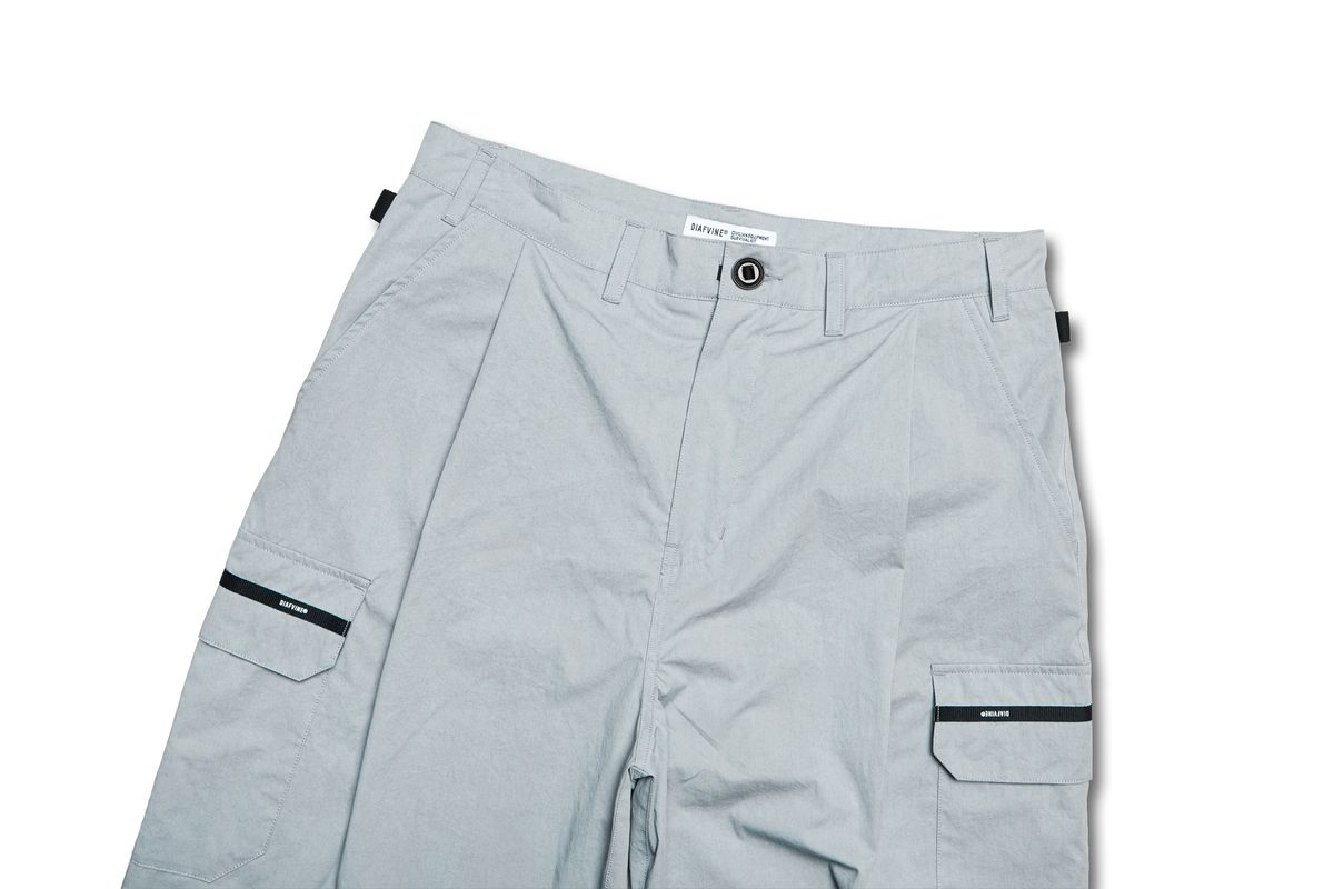 디아프바인(DIAFVINE) DV22SPT.664 ONE TUCK CARGO W.FIT TROUSERS -Light Gray-
