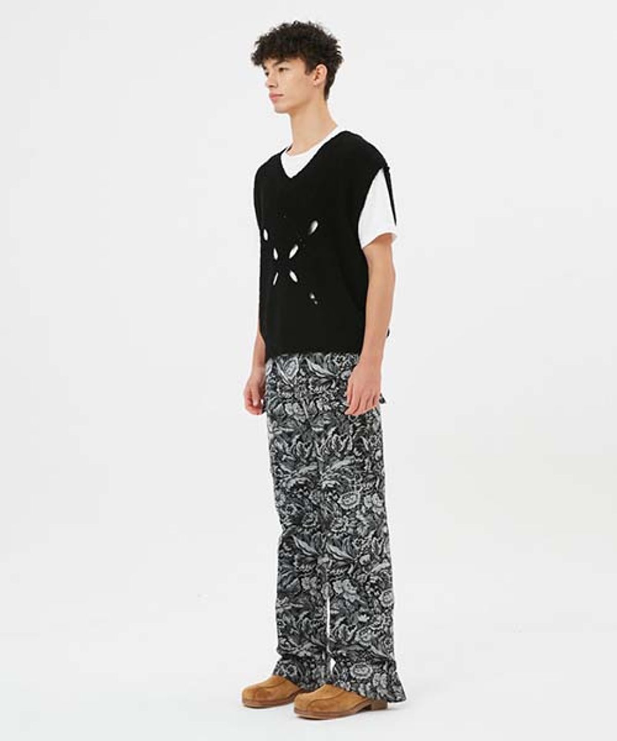 문선(MOONSUN) Elie 2-Way Zip Cargo Pants [Black Flower]